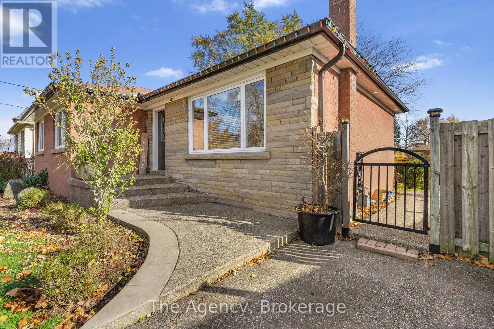 496 Pineland Avenue, Oakville, Ontario  L6K 2A1 - Photo 2 - W12563668