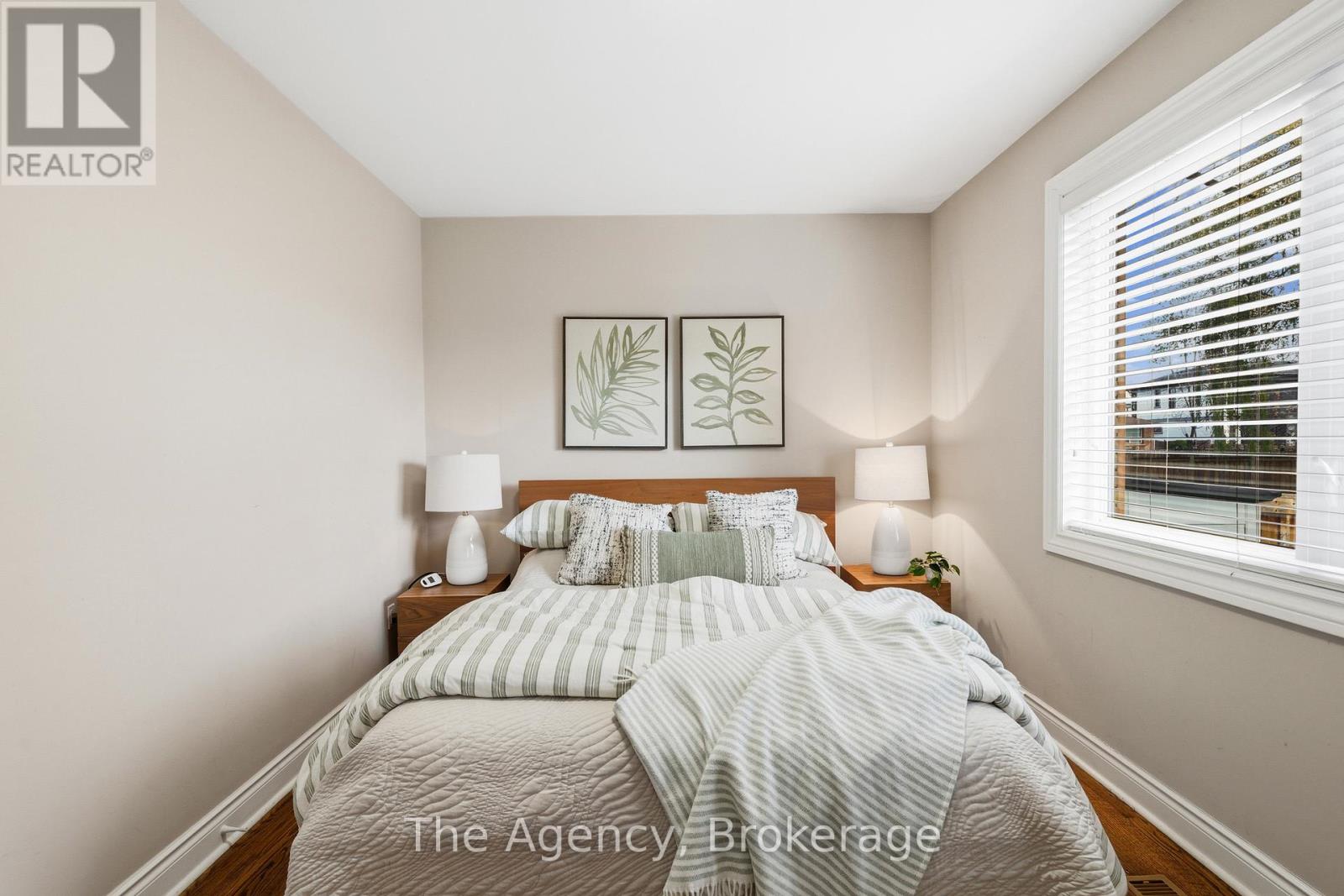 496 Pineland Avenue, Oakville, Ontario  L6K 2A1 - Photo 21 - W12563668