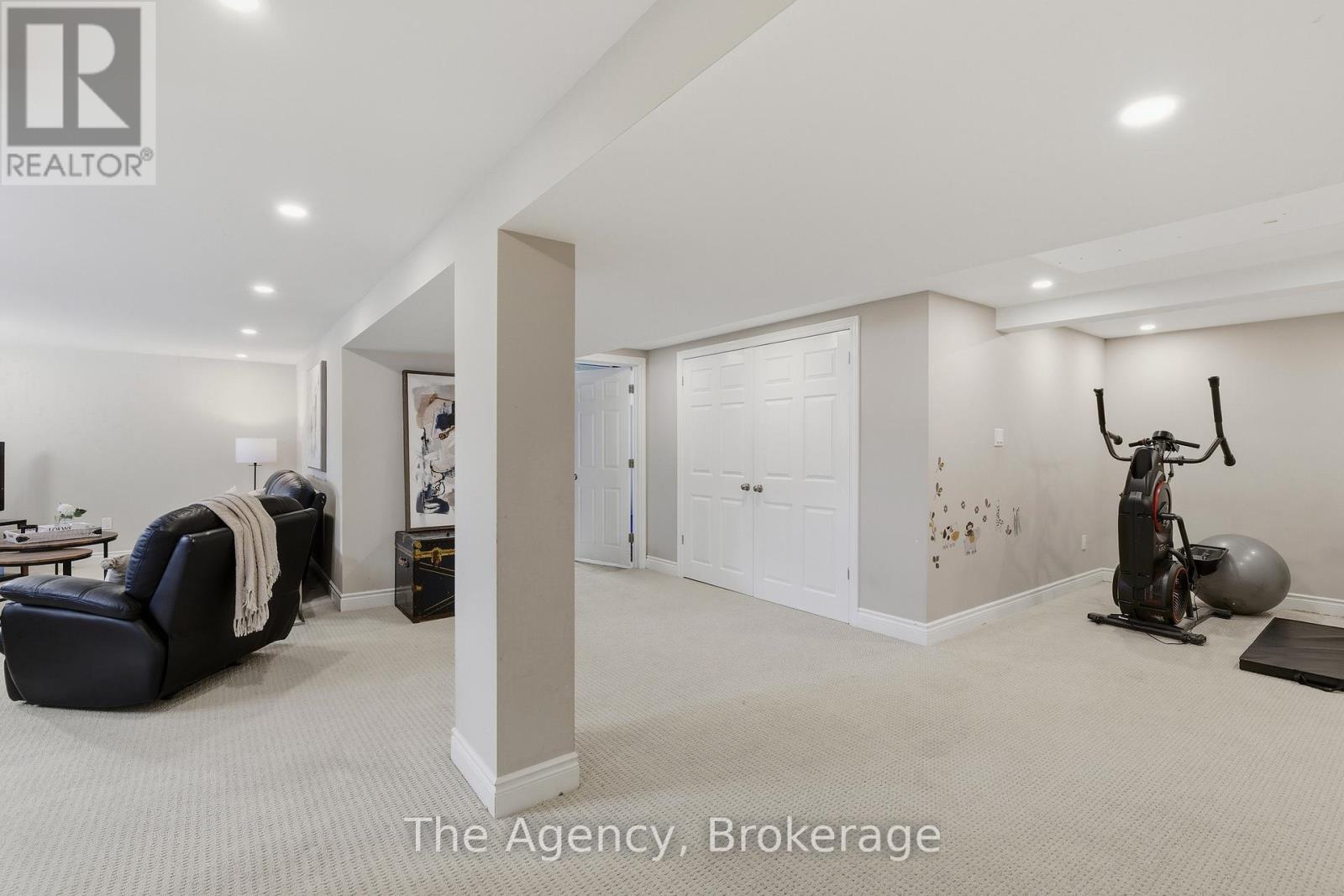 496 Pineland Avenue, Oakville, Ontario  L6K 2A1 - Photo 25 - W12563668