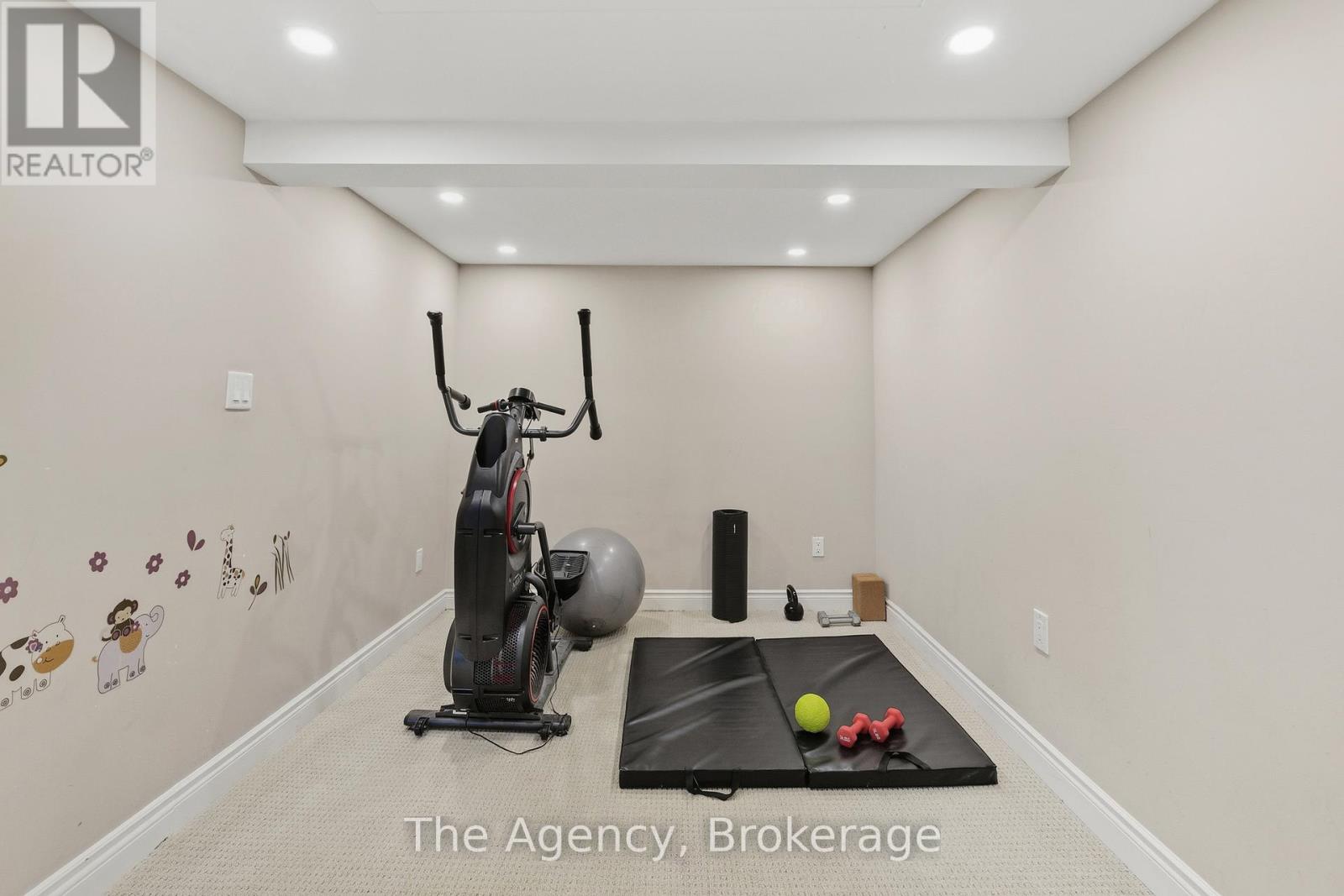 496 Pineland Avenue, Oakville, Ontario  L6K 2A1 - Photo 26 - W12563668