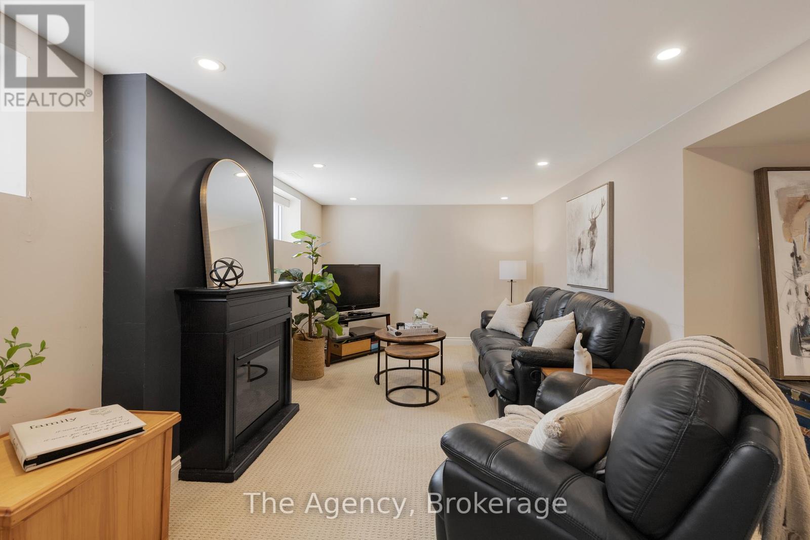 496 Pineland Avenue, Oakville, Ontario  L6K 2A1 - Photo 29 - W12563668