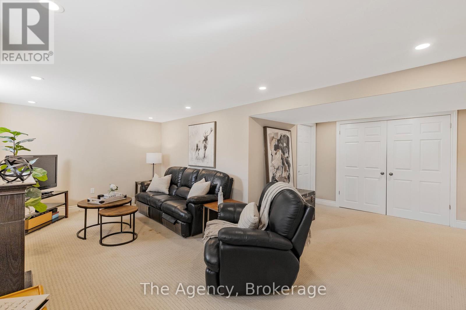 496 Pineland Avenue, Oakville, Ontario  L6K 2A1 - Photo 30 - W12563668