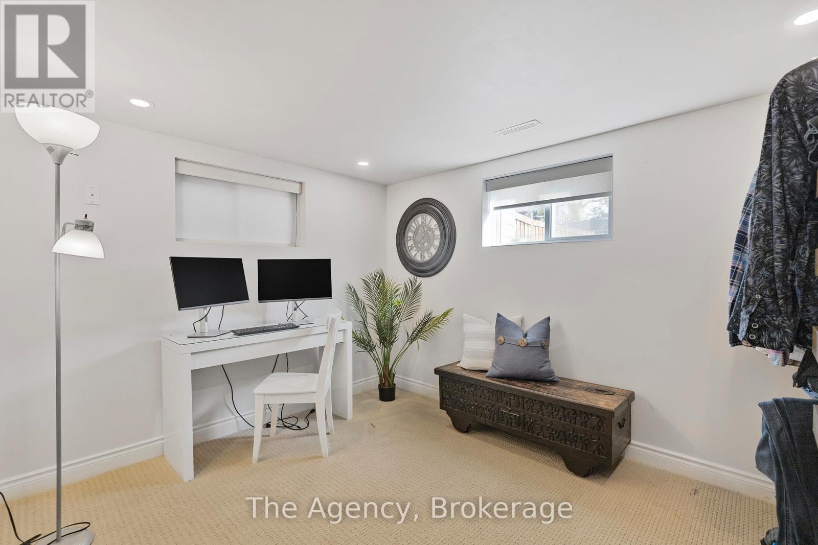 496 Pineland Avenue, Oakville, Ontario  L6K 2A1 - Photo 34 - W12563668