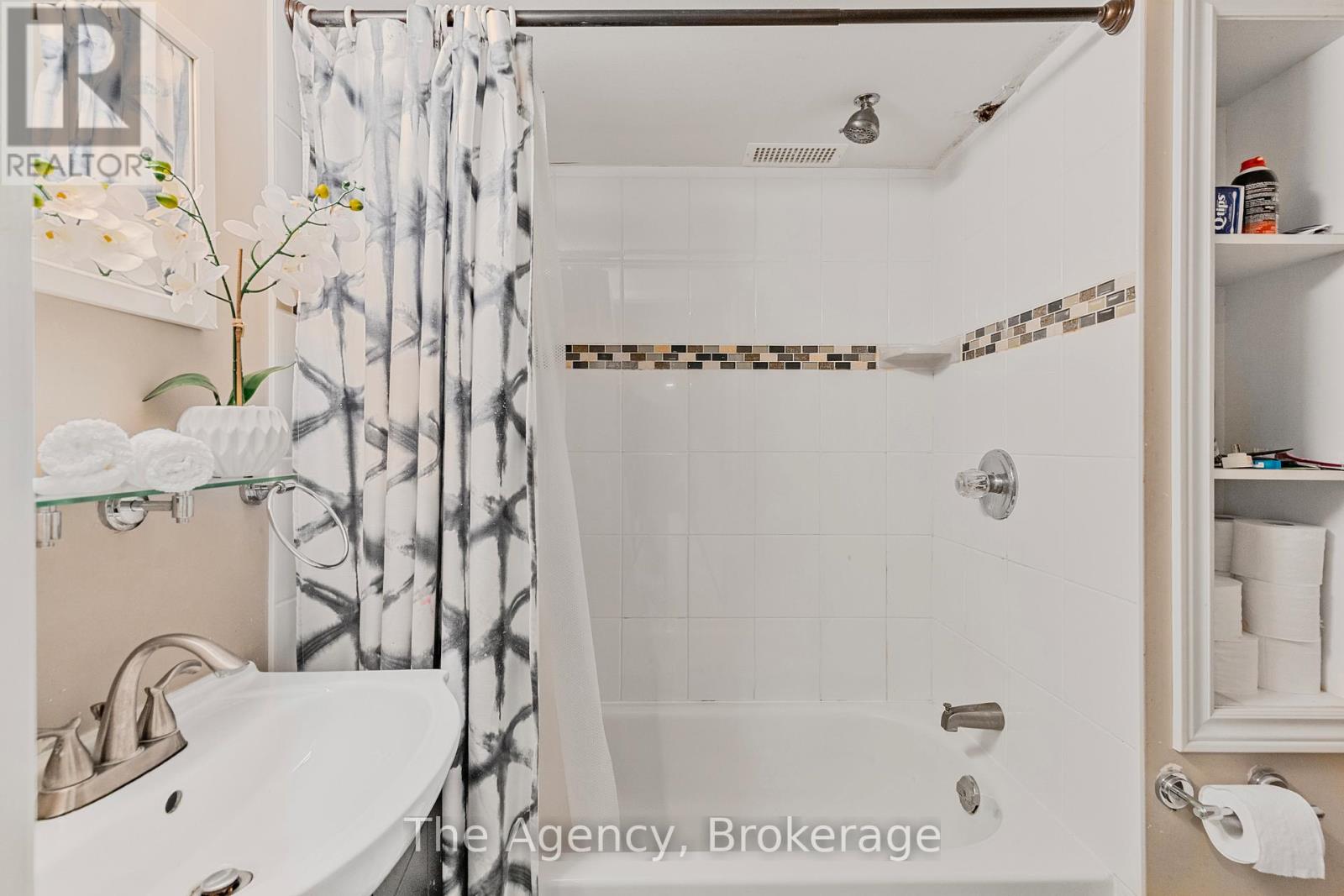 496 Pineland Avenue, Oakville, Ontario  L6K 2A1 - Photo 35 - W12563668