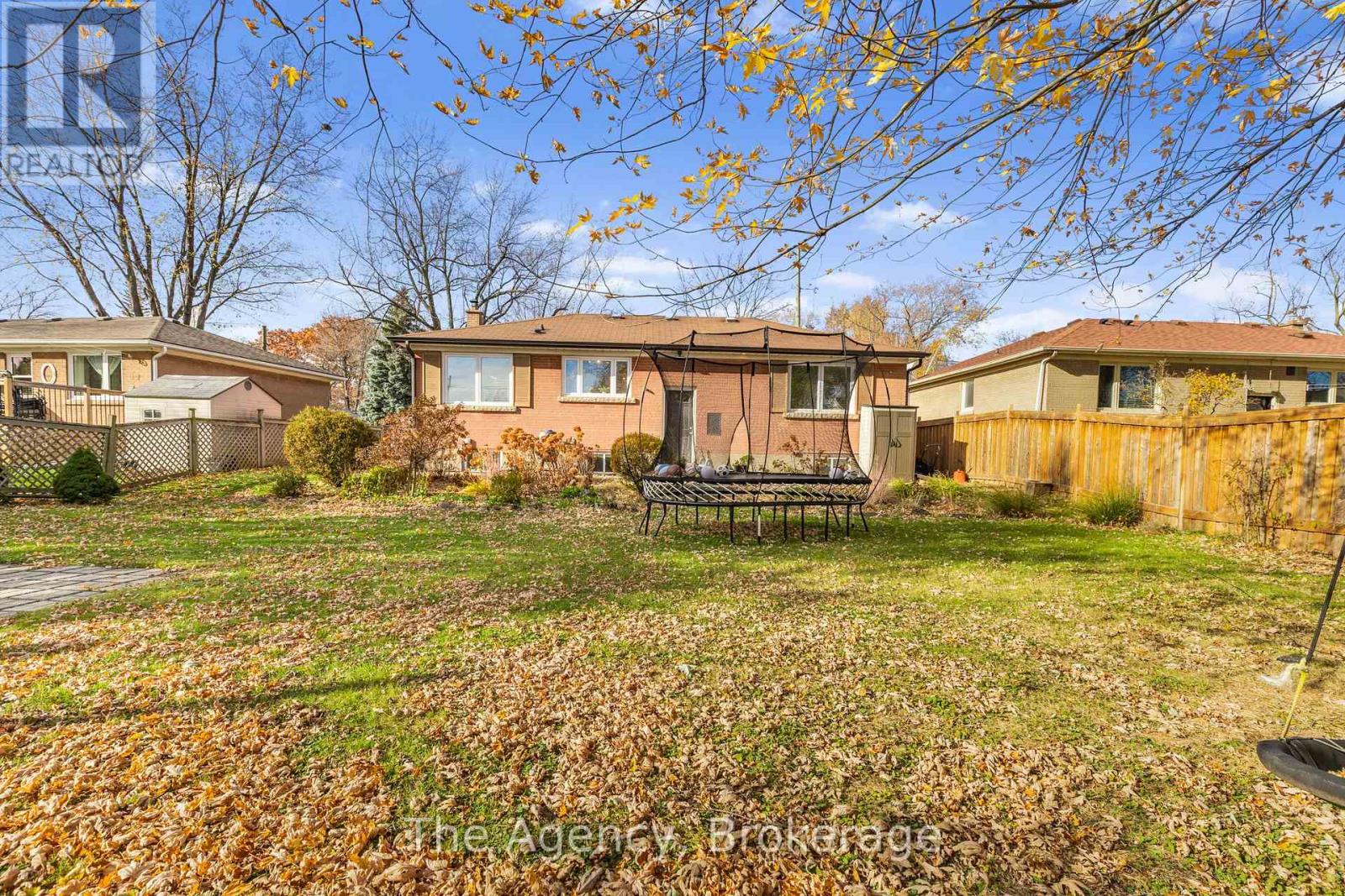 496 Pineland Avenue, Oakville, Ontario  L6K 2A1 - Photo 40 - W12563668