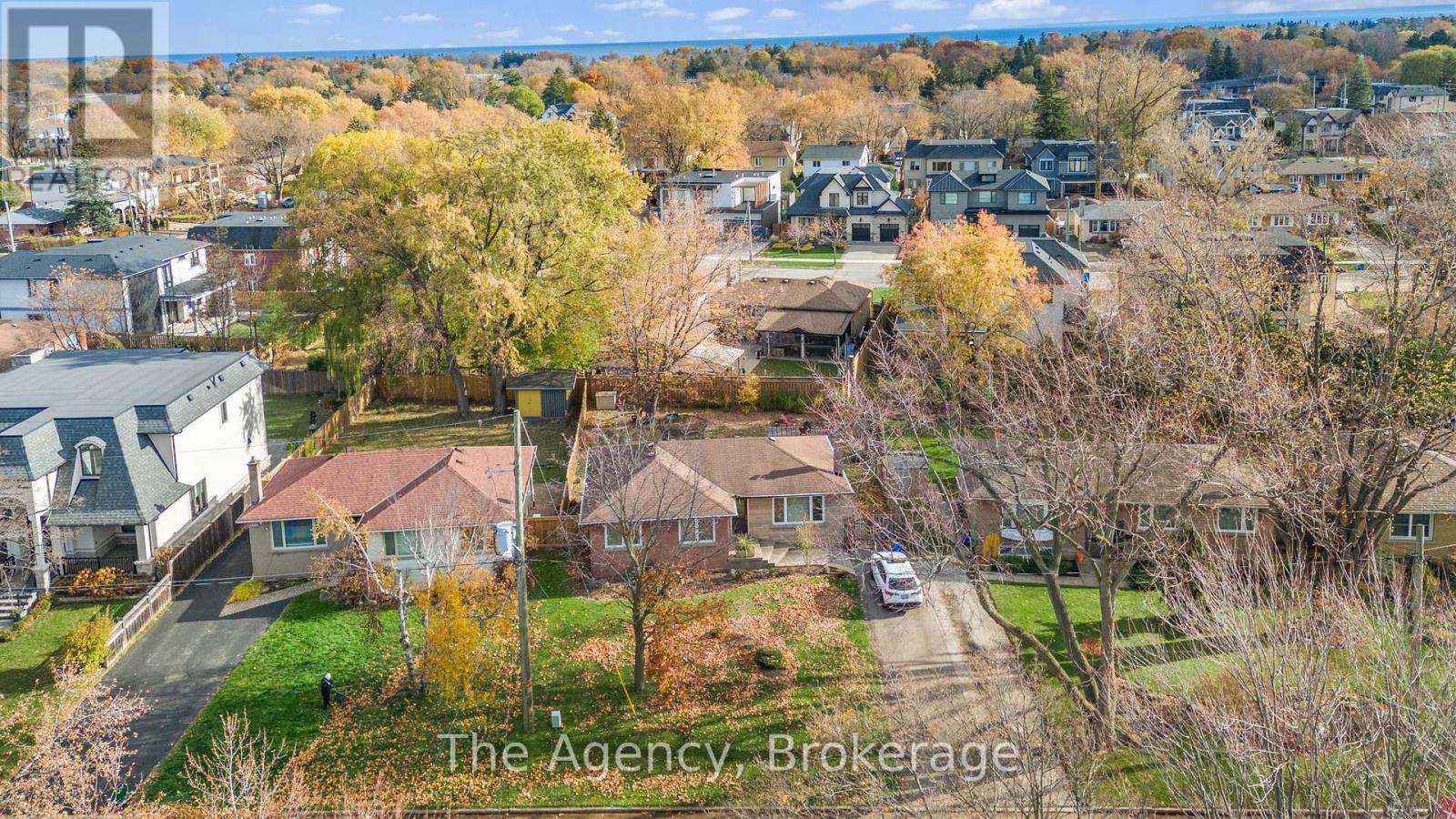 496 Pineland Avenue, Oakville, Ontario  L6K 2A1 - Photo 46 - W12563668