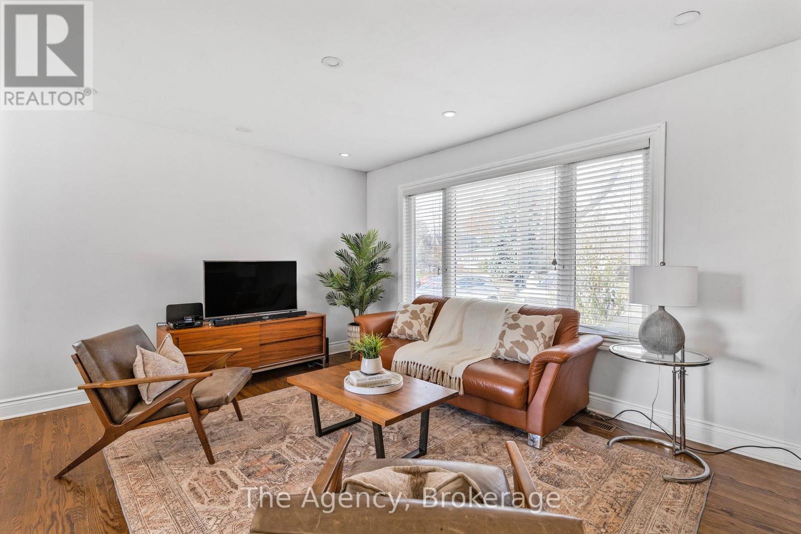 496 Pineland Avenue, Oakville, Ontario  L6K 2A1 - Photo 6 - W12563668