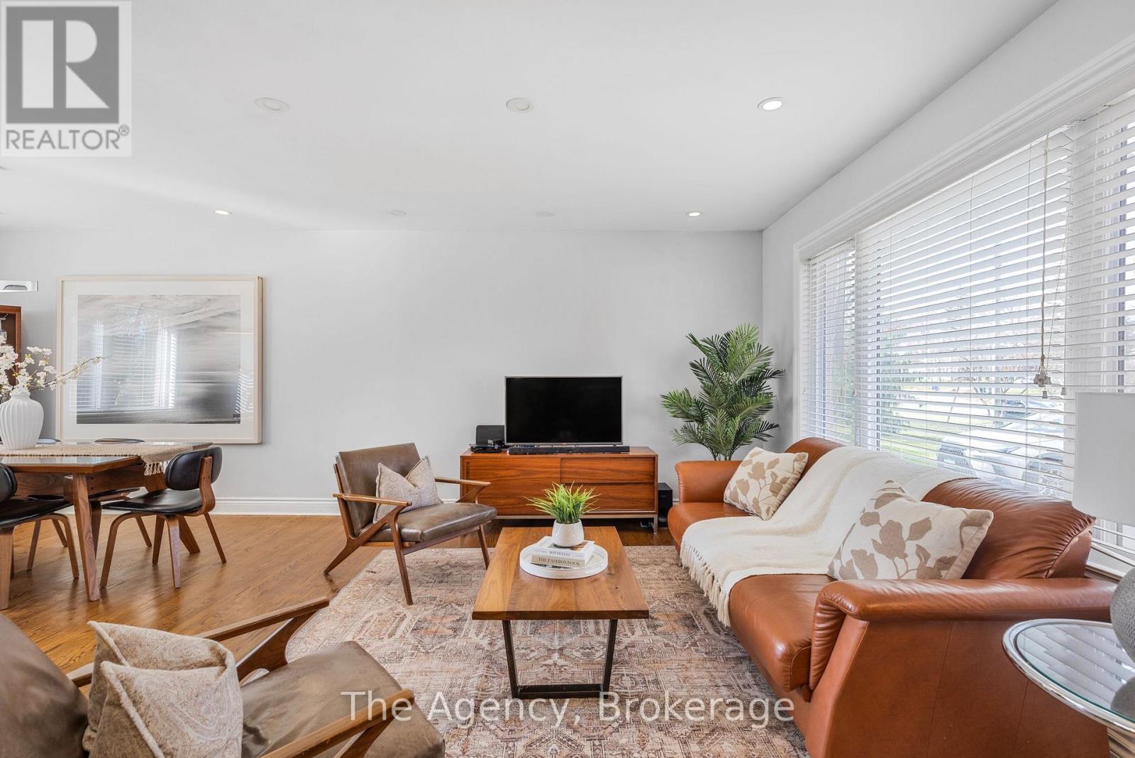 496 Pineland Avenue, Oakville, Ontario  L6K 2A1 - Photo 7 - W12563668