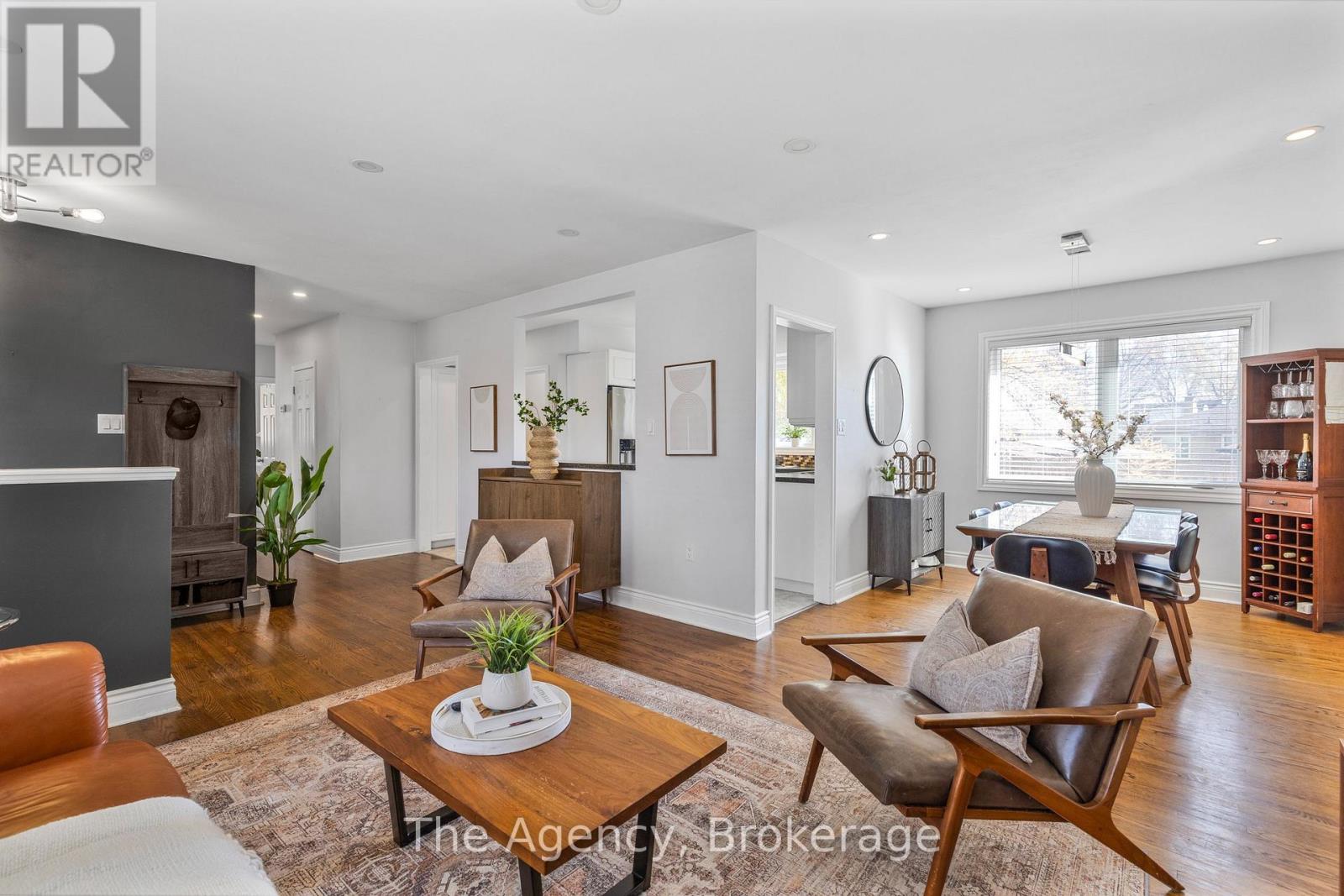 496 Pineland Avenue, Oakville, Ontario  L6K 2A1 - Photo 9 - W12563668