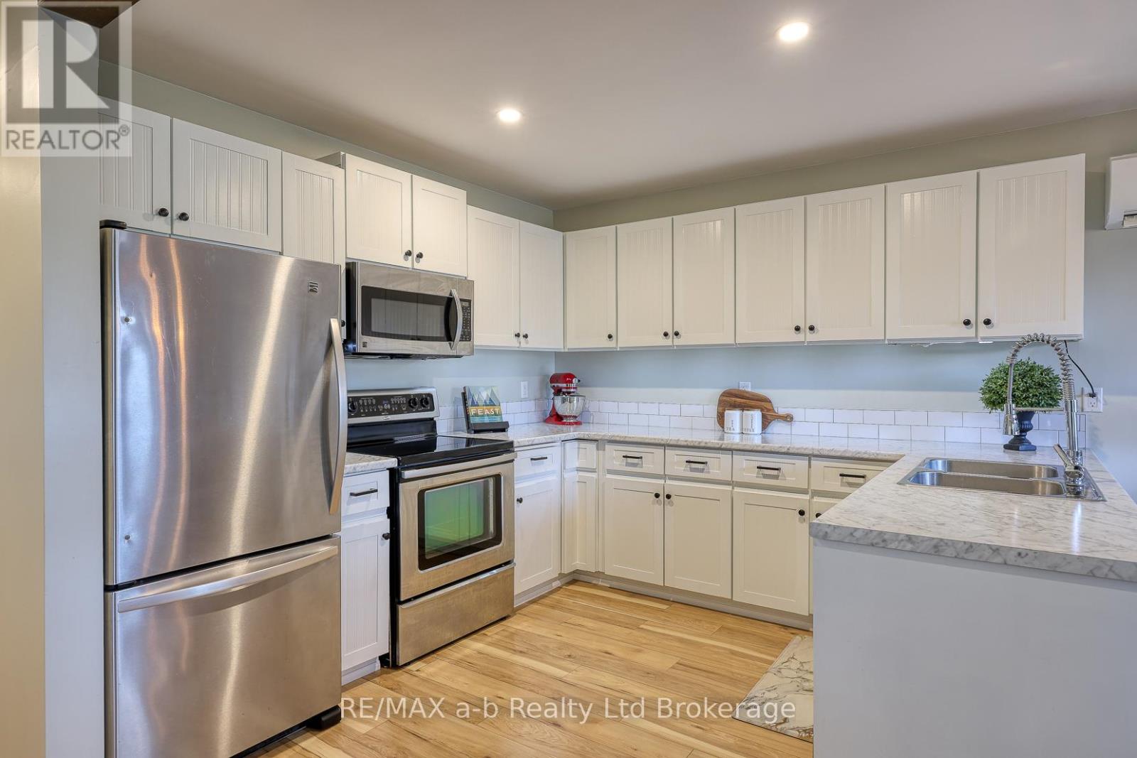 249 Arris Crescent, West Perth, Ontario  N0K 1N0 - Photo 10 - X12563628