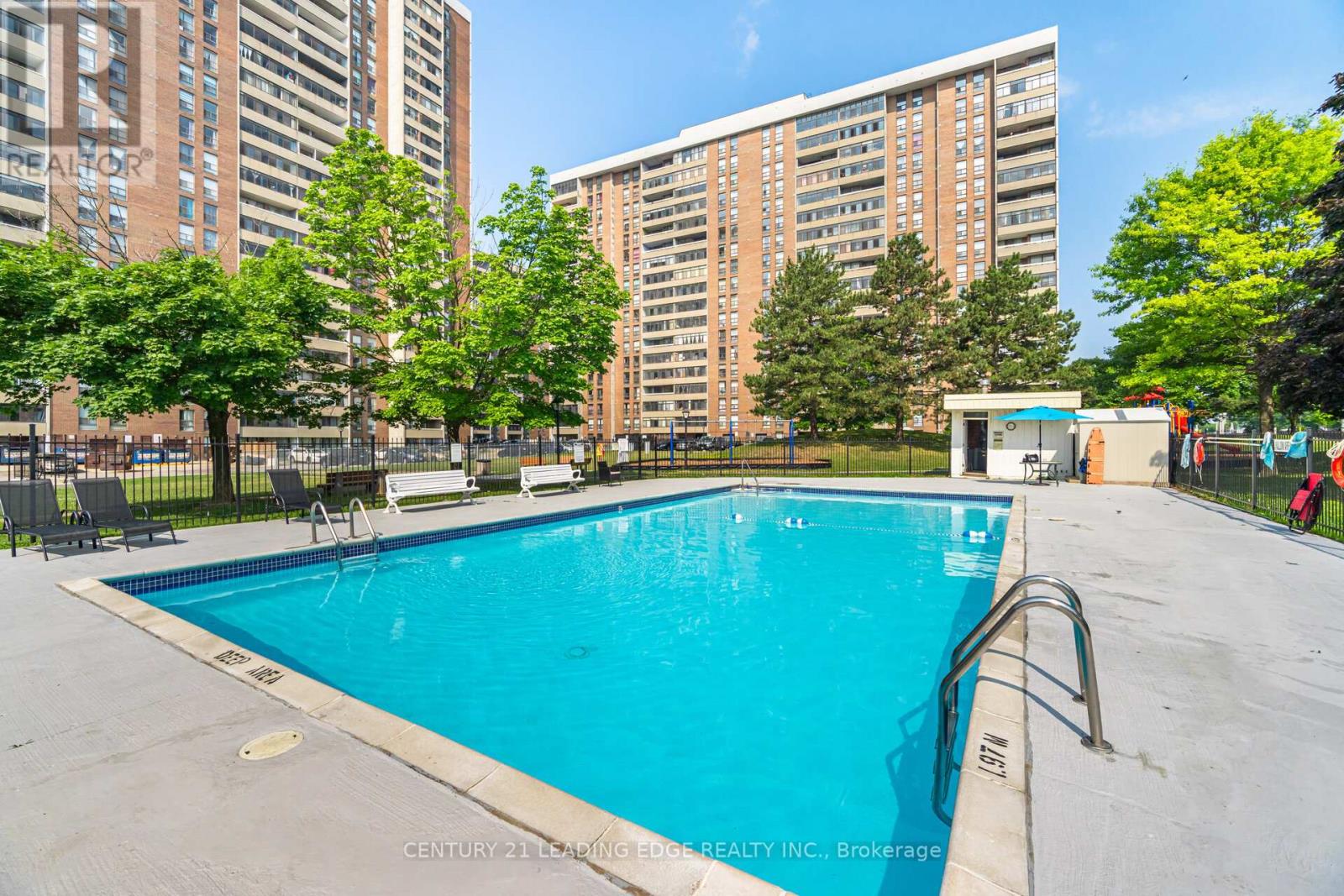 1109 - 18 Knightsbridge Road, Brampton, Ontario  L6T 3X5 - Photo 2 - W12563388