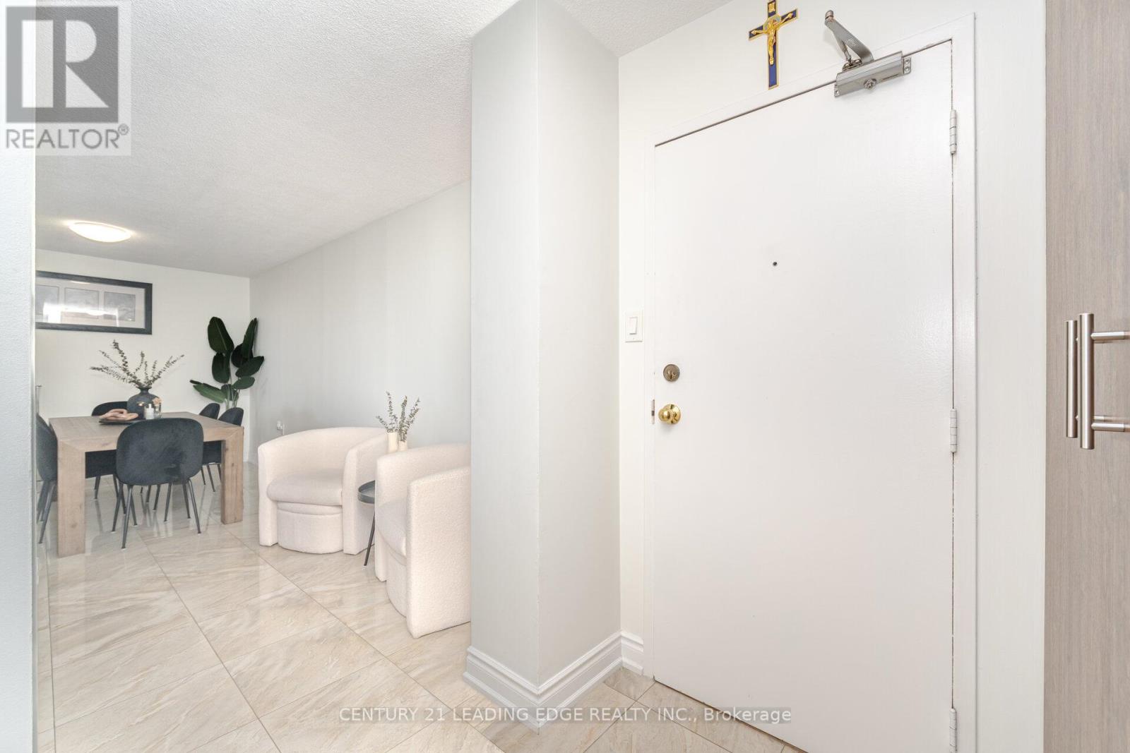 1109 - 18 Knightsbridge Road, Brampton, Ontario  L6T 3X5 - Photo 4 - W12563388