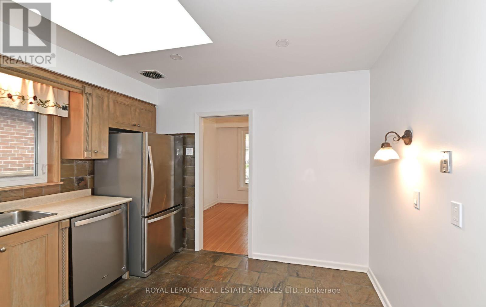 3 Kellogg Street, Toronto, Ontario  M8Z 4C6 - Photo 10 - W12563454