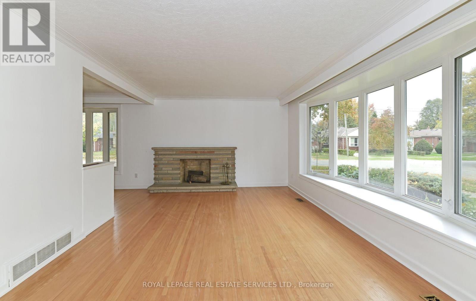 3 Kellogg Street, Toronto, Ontario  M8Z 4C6 - Photo 5 - W12563454