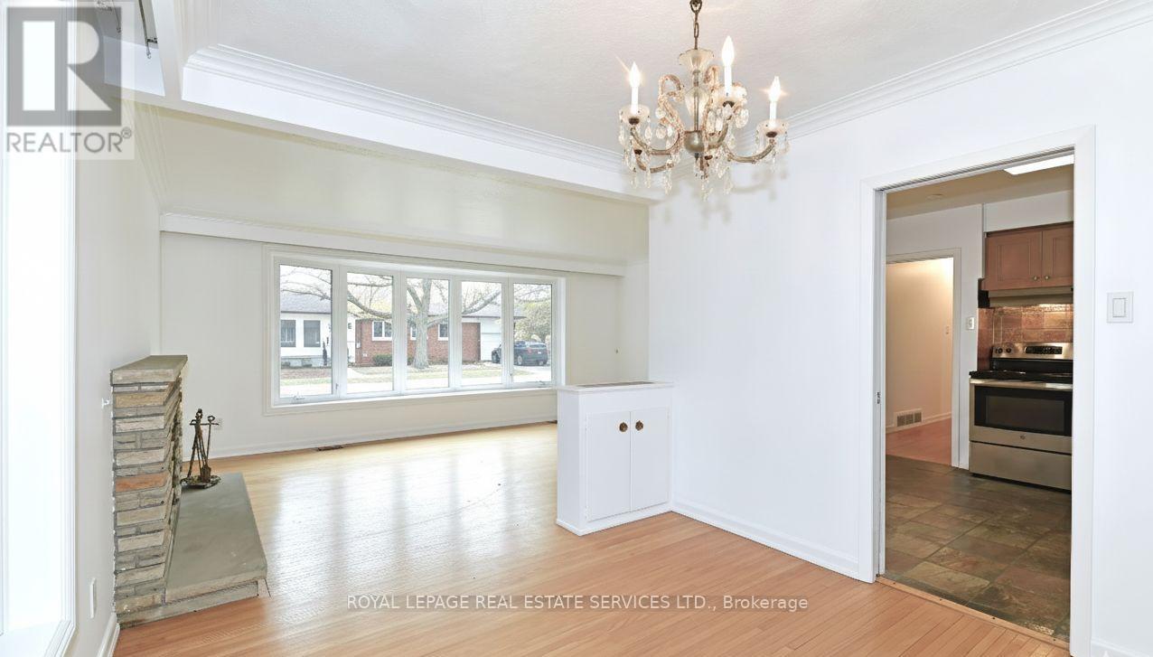 3 Kellogg Street, Toronto, Ontario  M8Z 4C6 - Photo 7 - W12563454