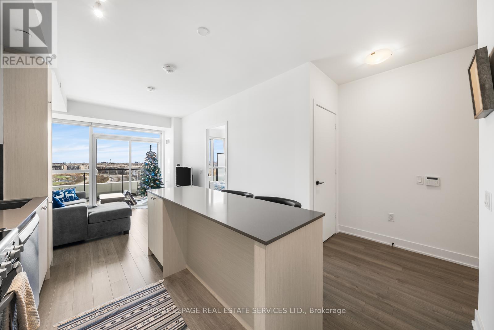 812 - 50 George Butchart Drive, Toronto, Ontario  M3K 0C9 - Photo 5 - W12563492