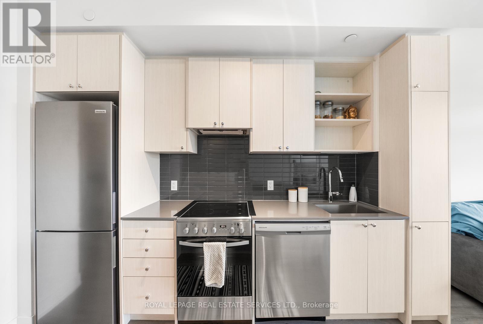 812 - 50 George Butchart Drive, Toronto, Ontario  M3K 0C9 - Photo 7 - W12563492