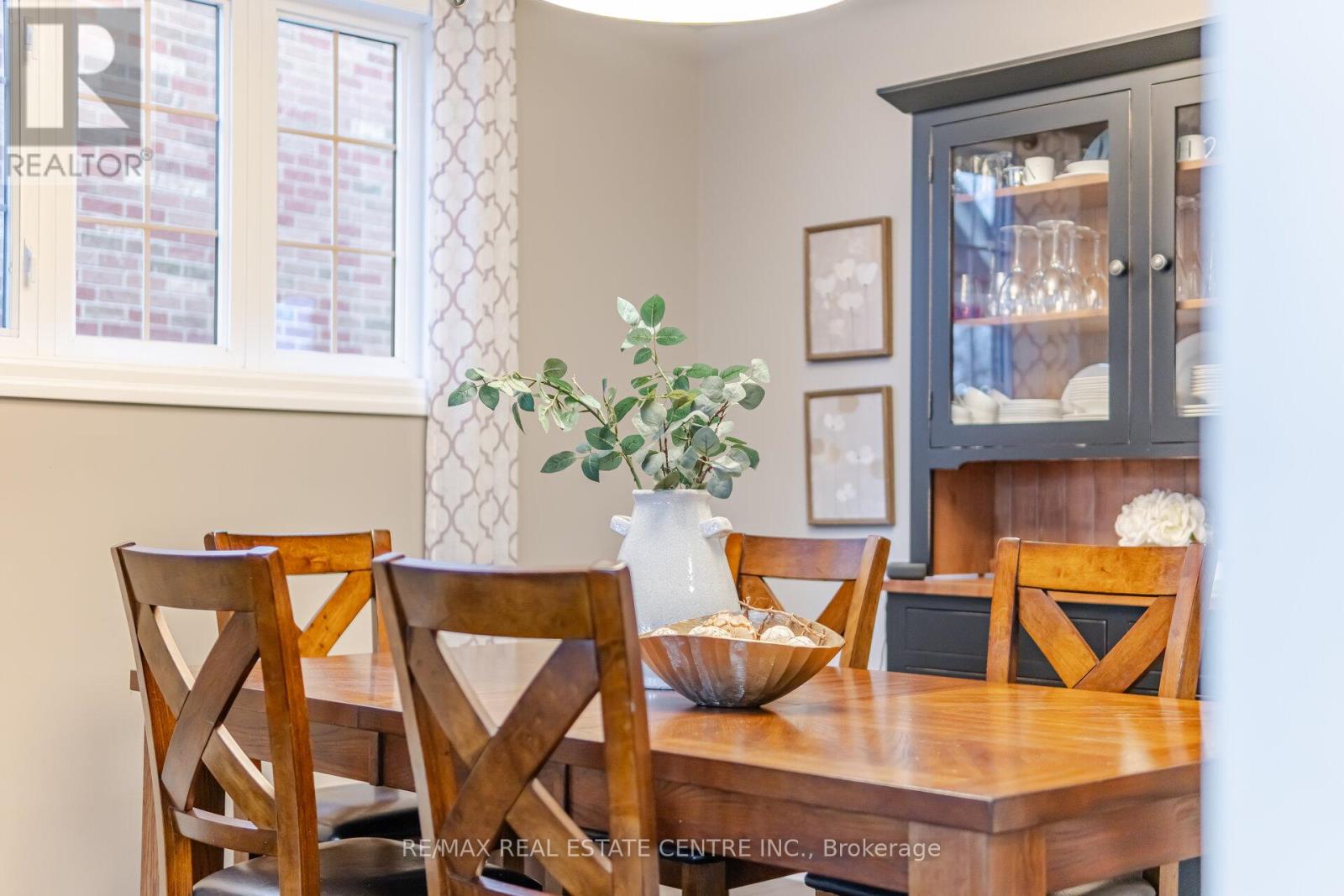 954 Coulter Way, Milton, Ontario  L9T 6X5 - Photo 10 - W12563504