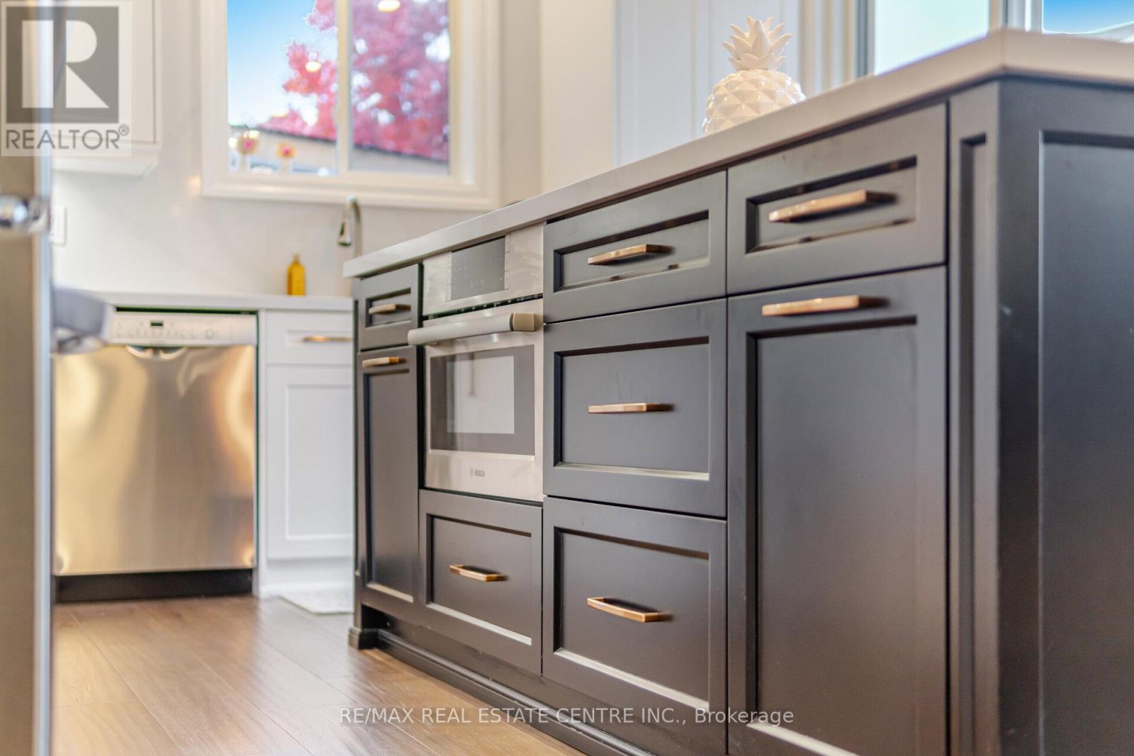 954 Coulter Way, Milton, Ontario  L9T 6X5 - Photo 13 - W12563504