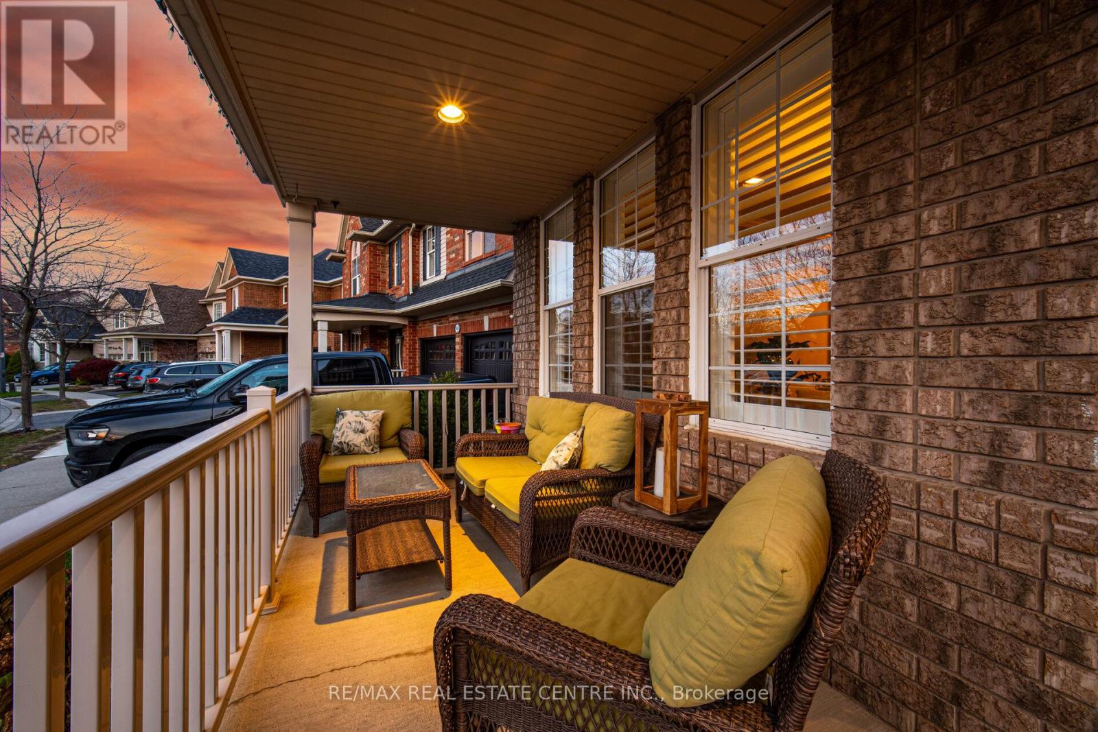 954 Coulter Way, Milton, Ontario  L9T 6X5 - Photo 4 - W12563504