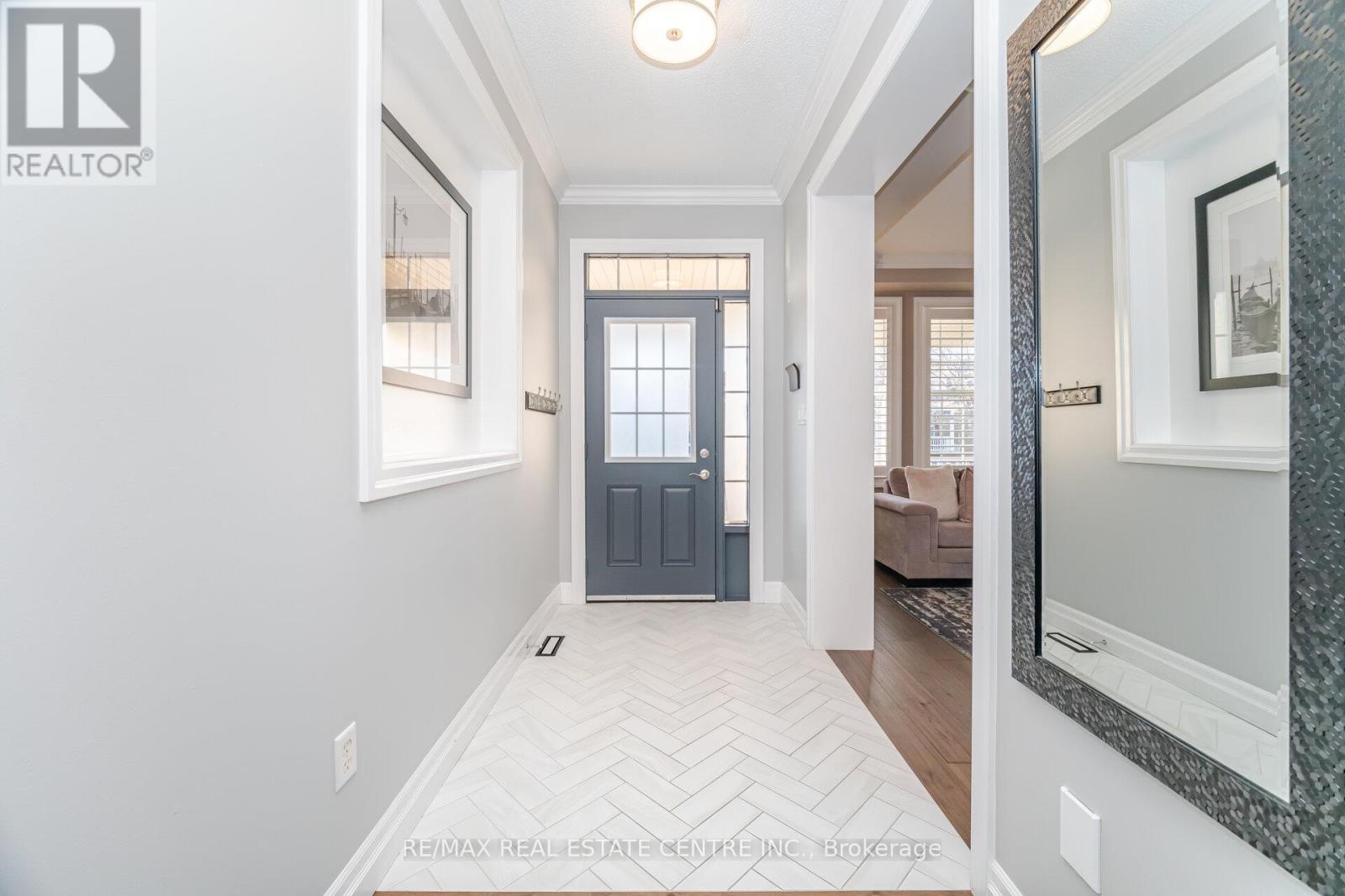 954 Coulter Way, Milton, Ontario  L9T 6X5 - Photo 5 - W12563504