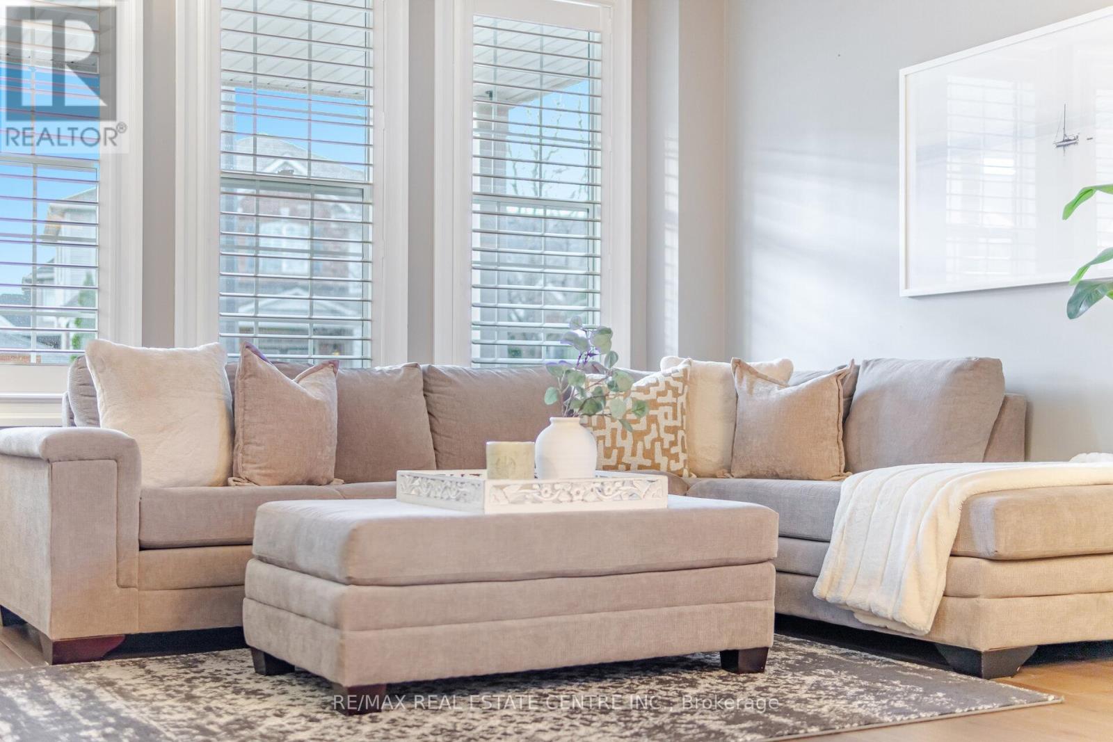 954 Coulter Way, Milton, Ontario  L9T 6X5 - Photo 8 - W12563504