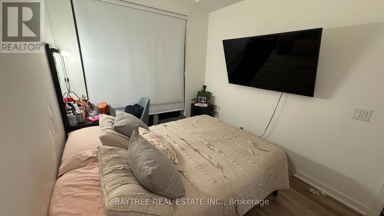 402 - 1808 St Clair Avenue W, Toronto, Ontario  M6N 0C1 - Photo 4 - W12563524