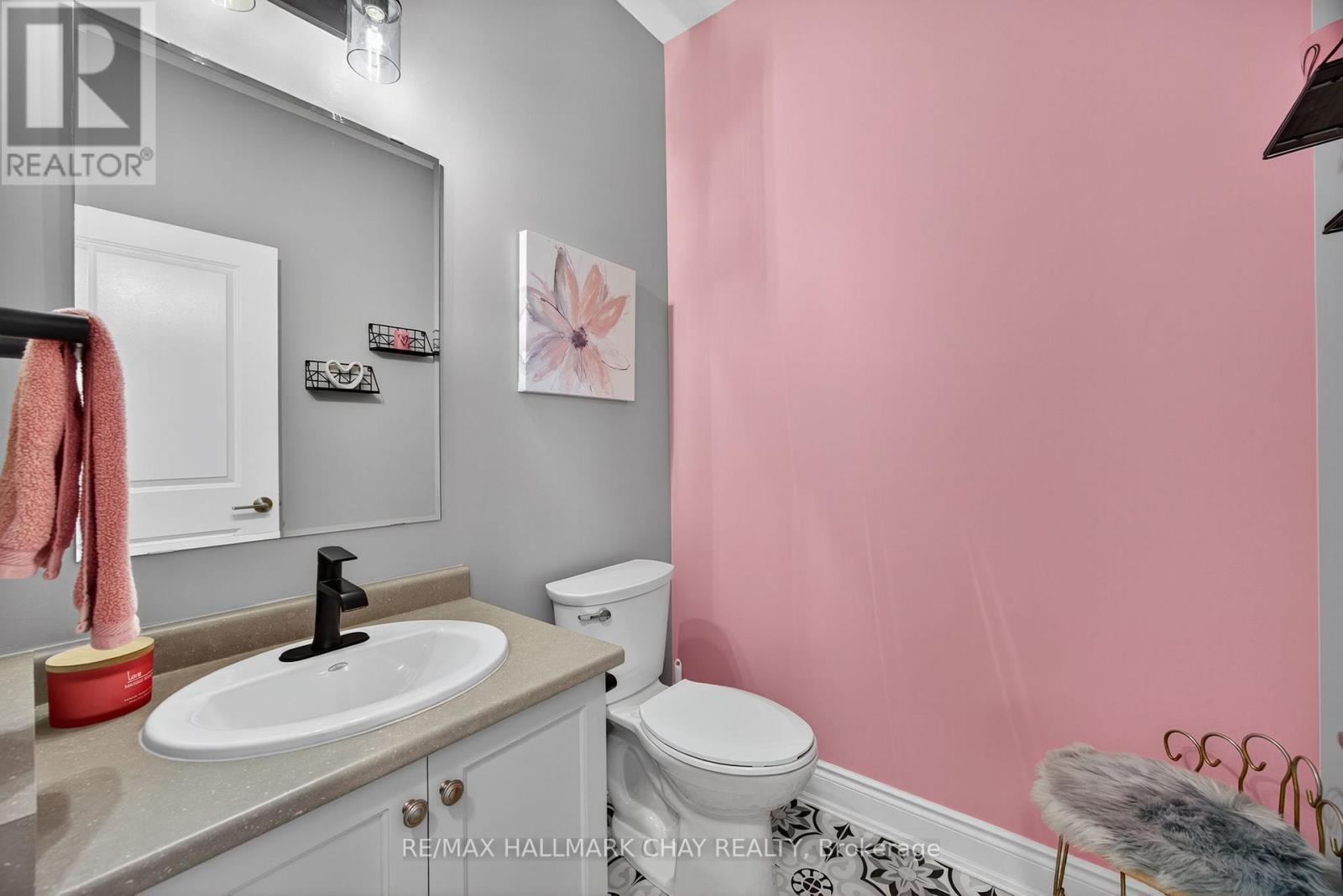 63 Summerhill Drive, New Tecumseth, Ontario  L9R 0S8 - Photo 18 - N12474200