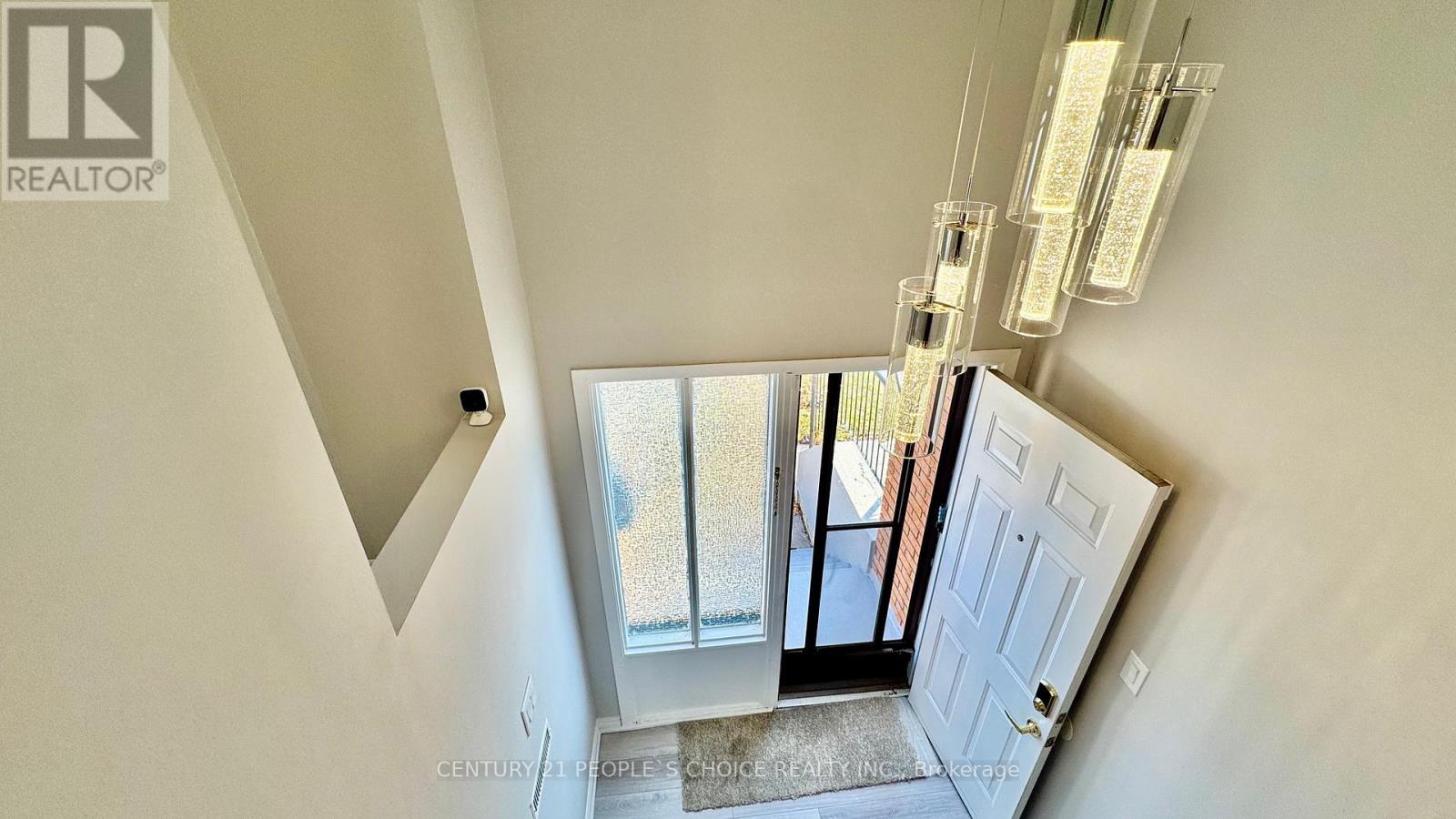 Property at 16 FRANKLIN COURT image 2