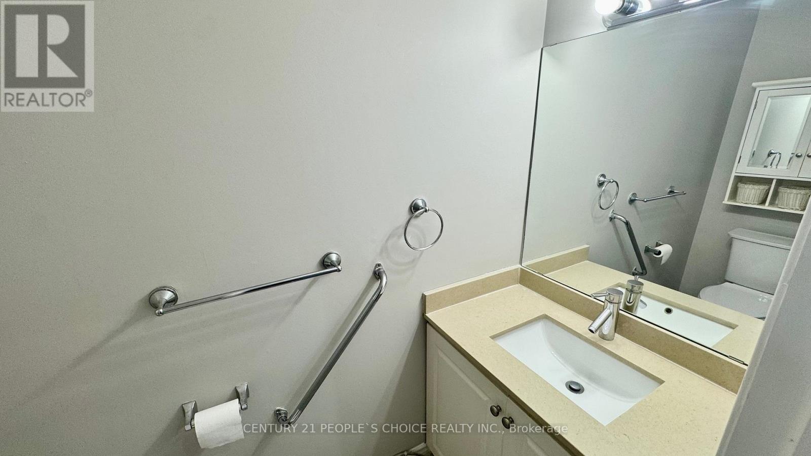 16 Franklin Court, Brampton, Ontario  L6T 3Z1 - Photo 8 - W12359851