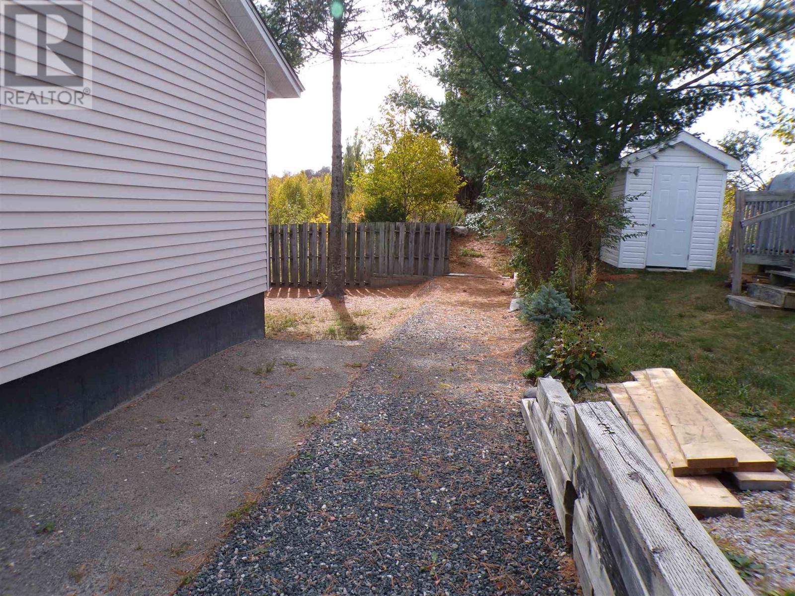 64 Farrell Cres, Elliot Lake, Ontario  P5A 3M9 - Photo 2 - SM253318