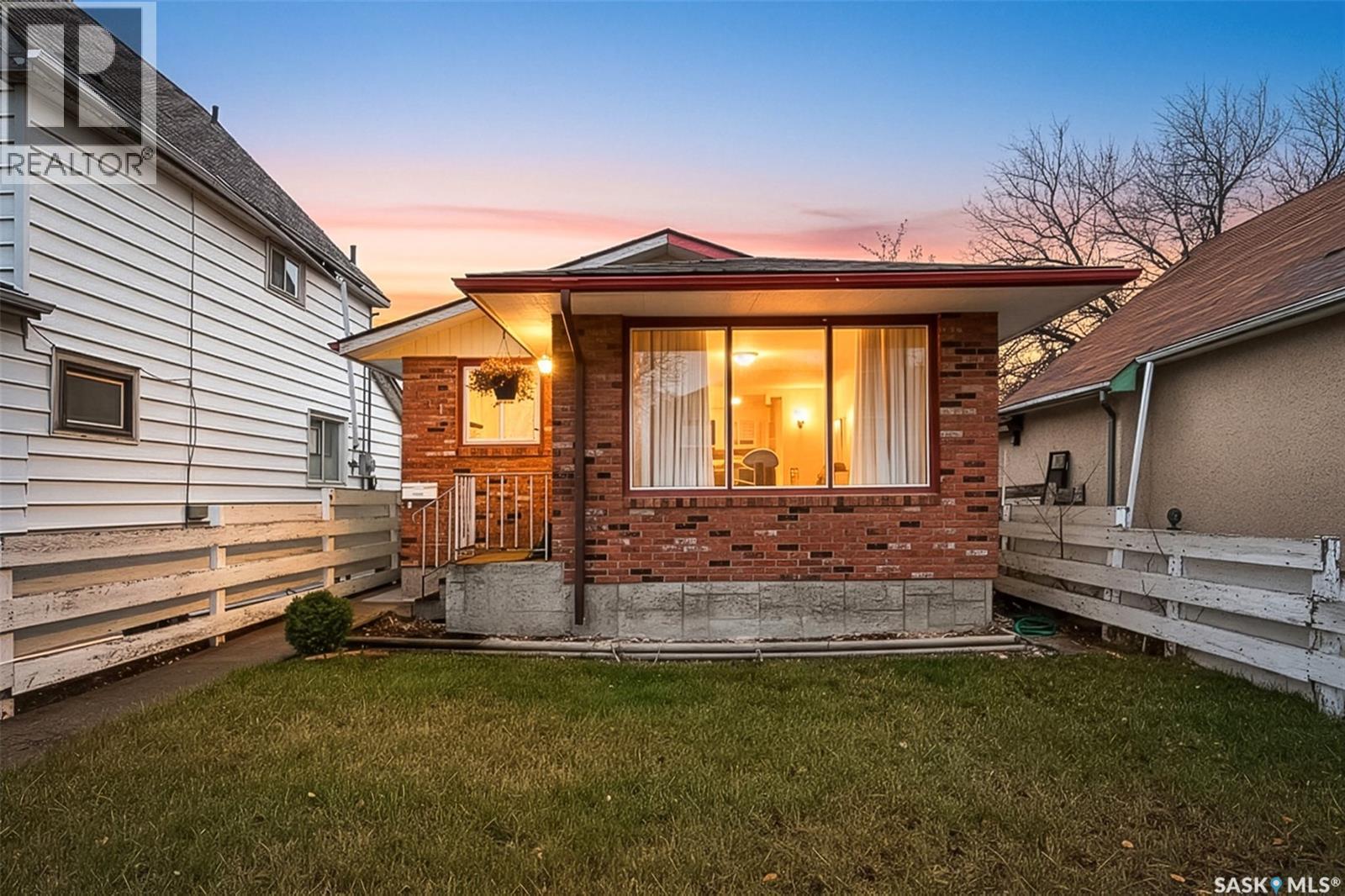 651 Stadacona Street E, Moose Jaw, Saskatchewan  S6H 0K1 - Photo 2 - SK024414