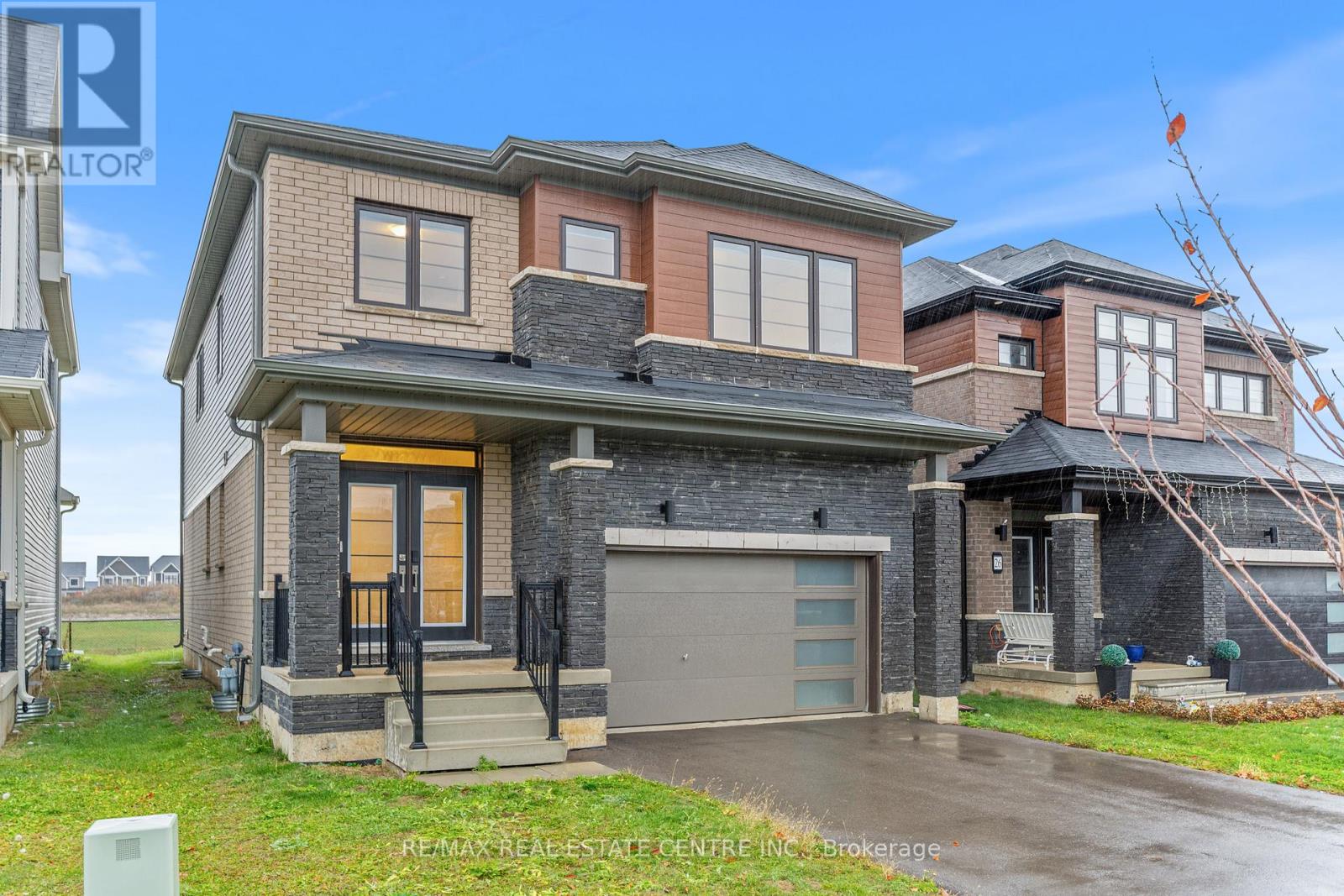 22 Peach Street, Thorold, Ontario  L2E 6S4 - Photo 2 - X12563396