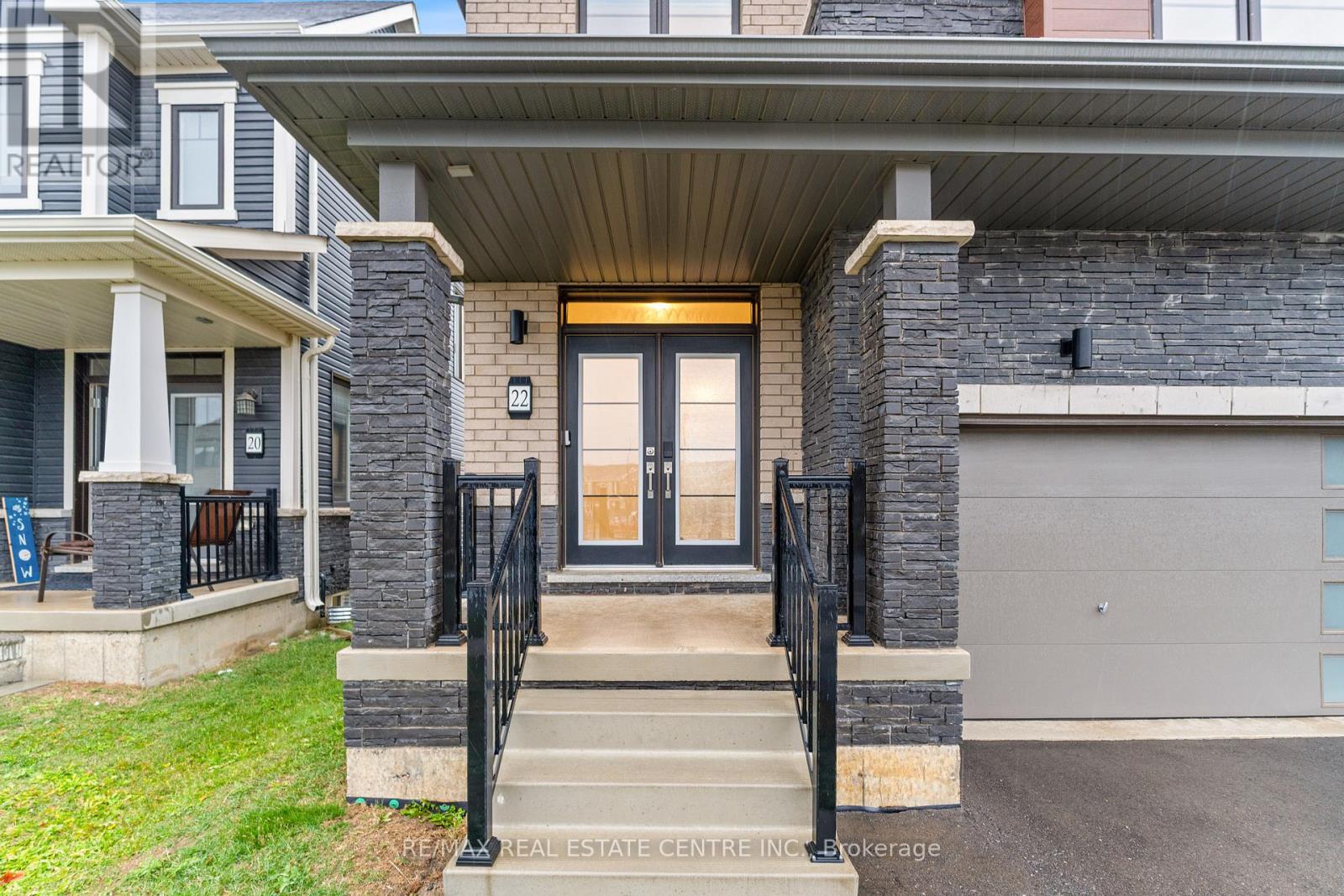 22 Peach Street, Thorold, Ontario  L2E 6S4 - Photo 3 - X12563396