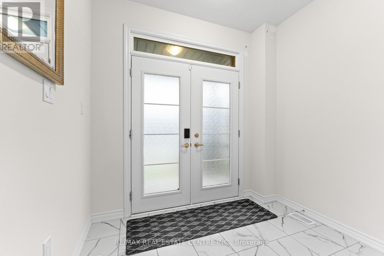 22 Peach Street, Thorold, Ontario  L2E 6S4 - Photo 4 - X12563396