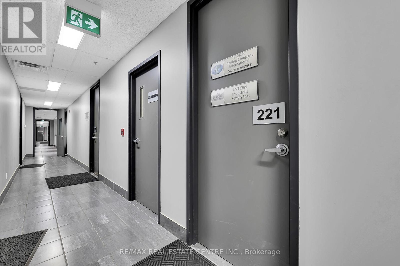 221 - 1100 South Service Road, Hamilton, Ontario  L8E 0C5 - Photo 14 - X12563432