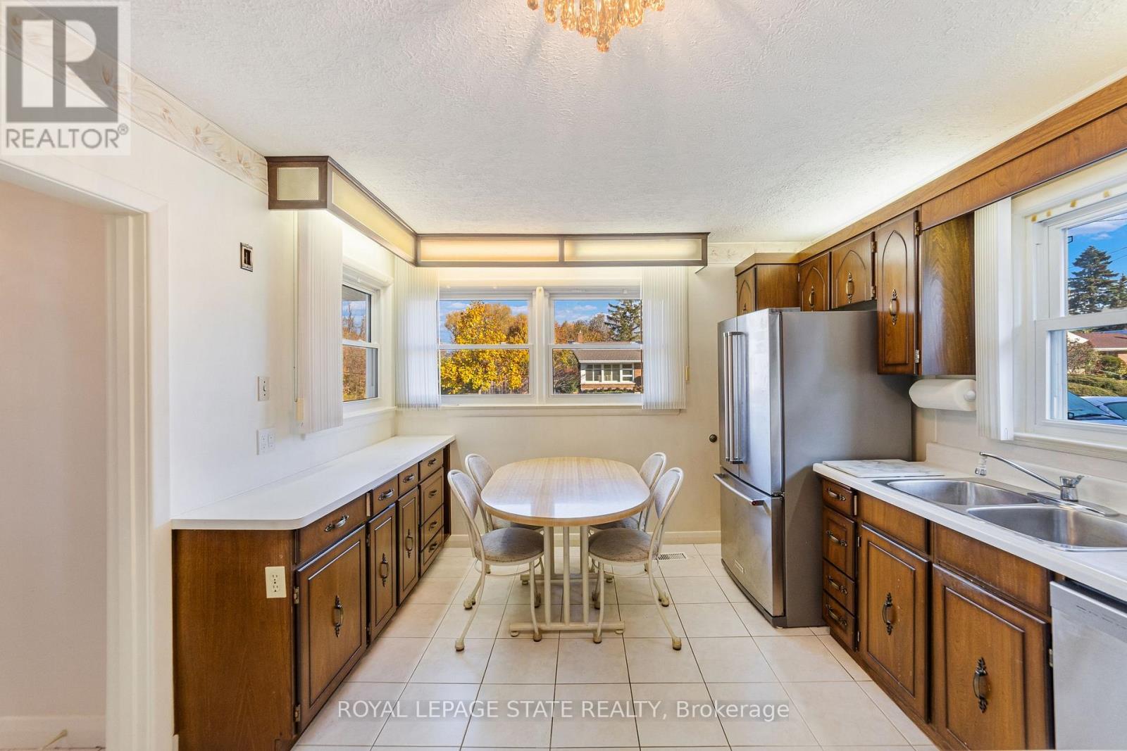 20 Burwell Avenue, Hamilton, Ontario  L8G 3L7 - Photo 12 - X12563534