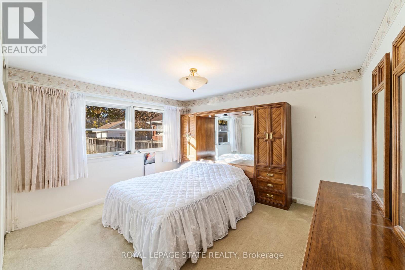 20 Burwell Avenue, Hamilton, Ontario  L8G 3L7 - Photo 15 - X12563534