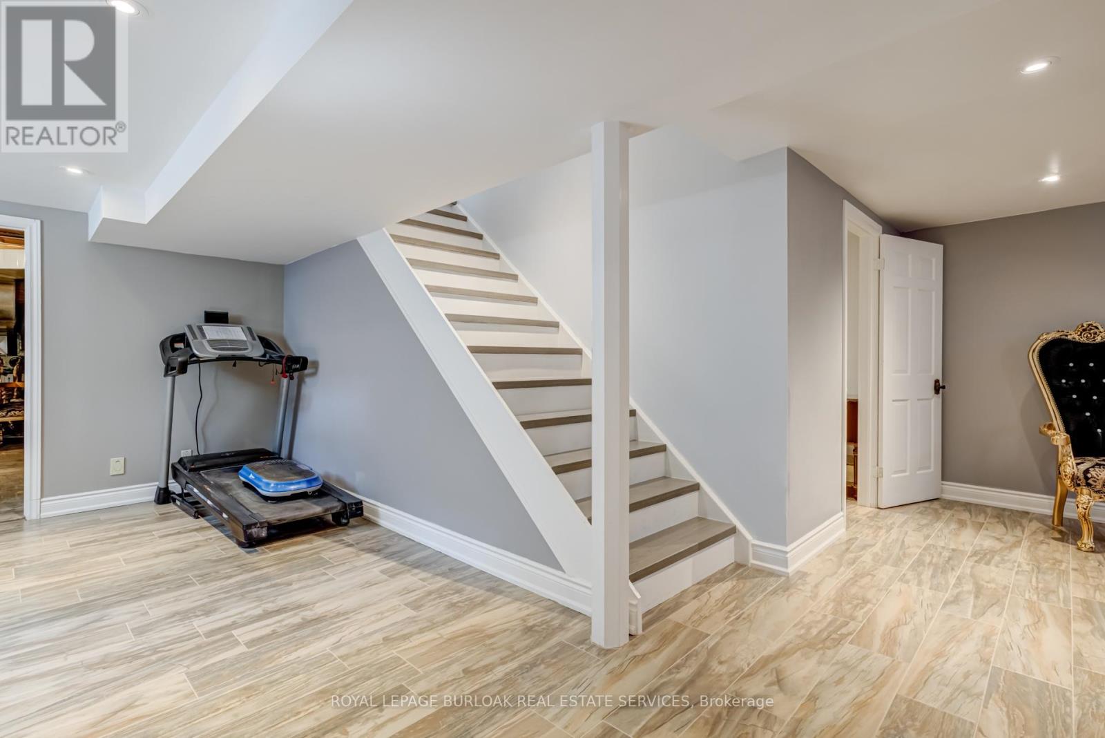 28 Stonegate Drive, Hamilton, Ontario  L9G 3R7 - Photo 38 - X12563546