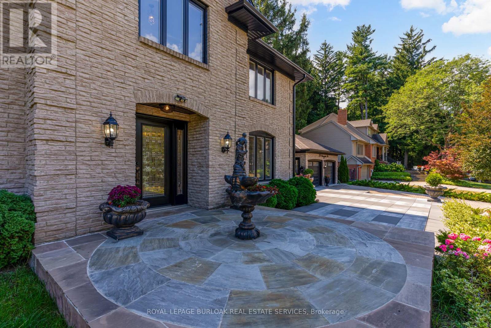 28 Stonegate Drive, Hamilton, Ontario  L9G 3R7 - Photo 8 - X12563546