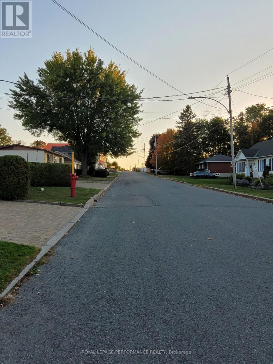 975 Queen Street, Champlain, Ontario  K0B 1K0 - Photo 33 - X12435934