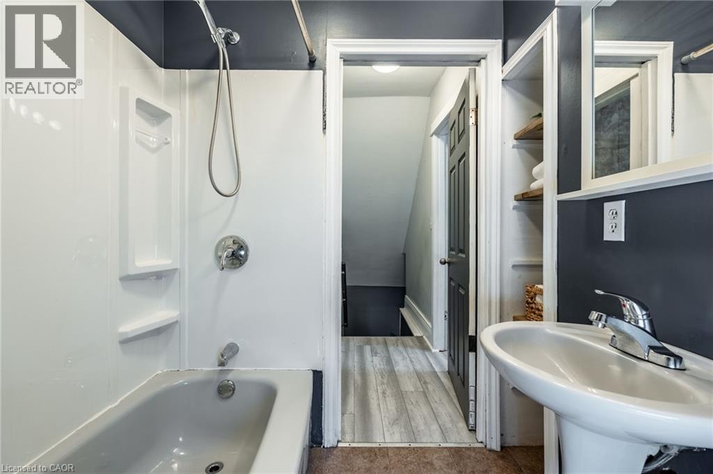 52 Connaught Avenue N, Hamilton, Ontario  L8L 6Y8 - Photo 15 - 40789256