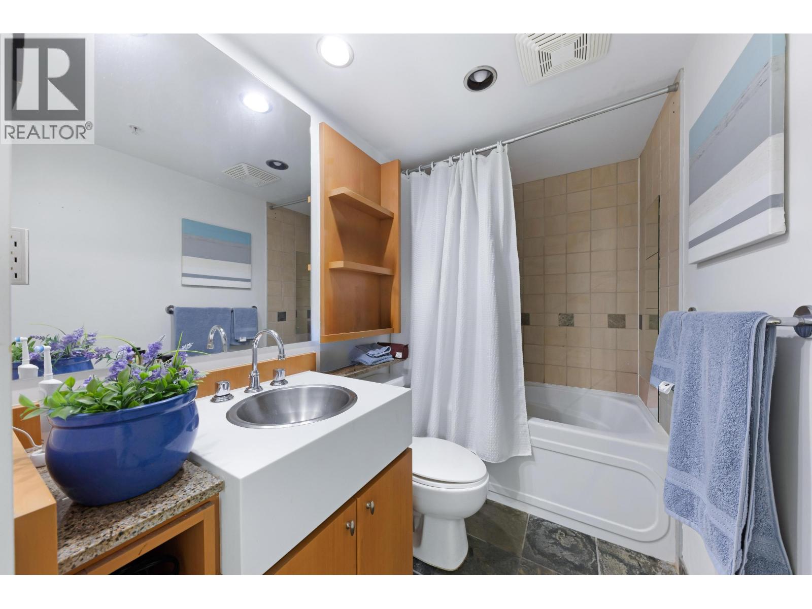 1607 1495 Richard Street, Vancouver, British Columbia  V6Z 3E3 - Photo 12 - R3056594