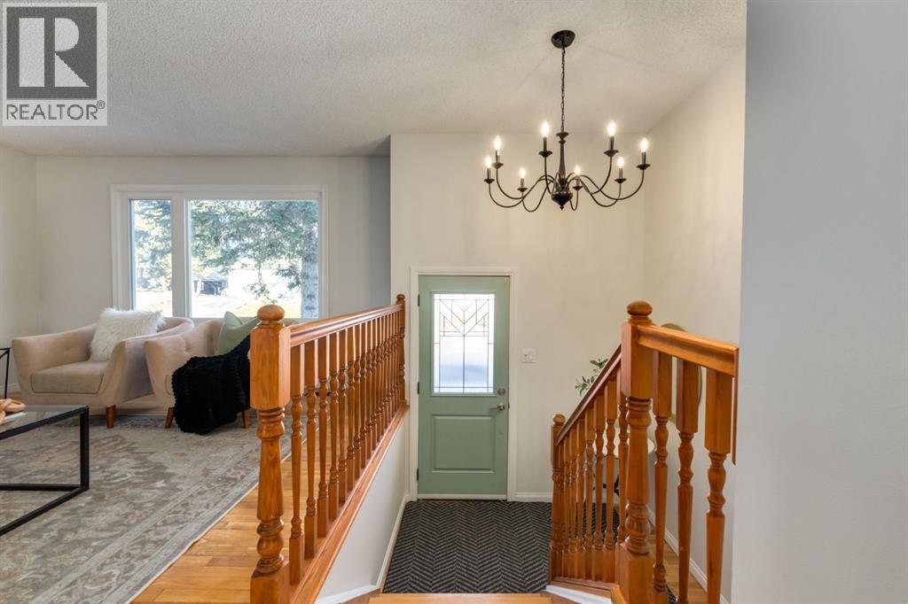 743 Sabrina Road Sw, Calgary, Alberta  T2W 0P4 - Photo 3 - A2271755