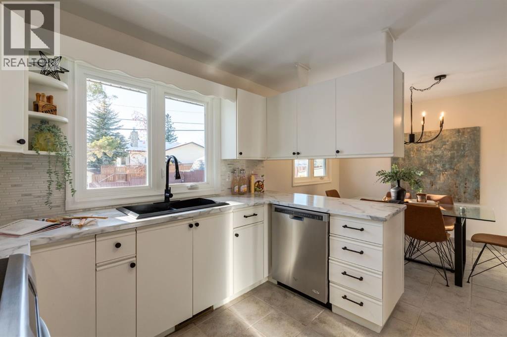 743 Sabrina Road Sw, Calgary, Alberta  T2W 0P4 - Photo 9 - A2271755