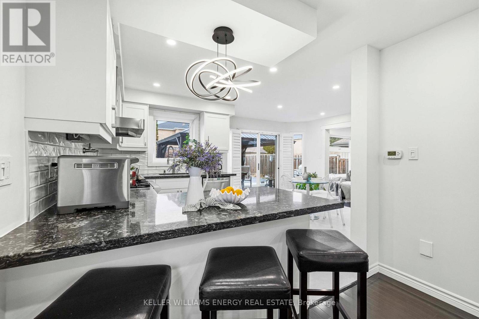 97 Deverell Street, Whitby, Ontario  L1R 1V9 - Photo 8 - E12556192