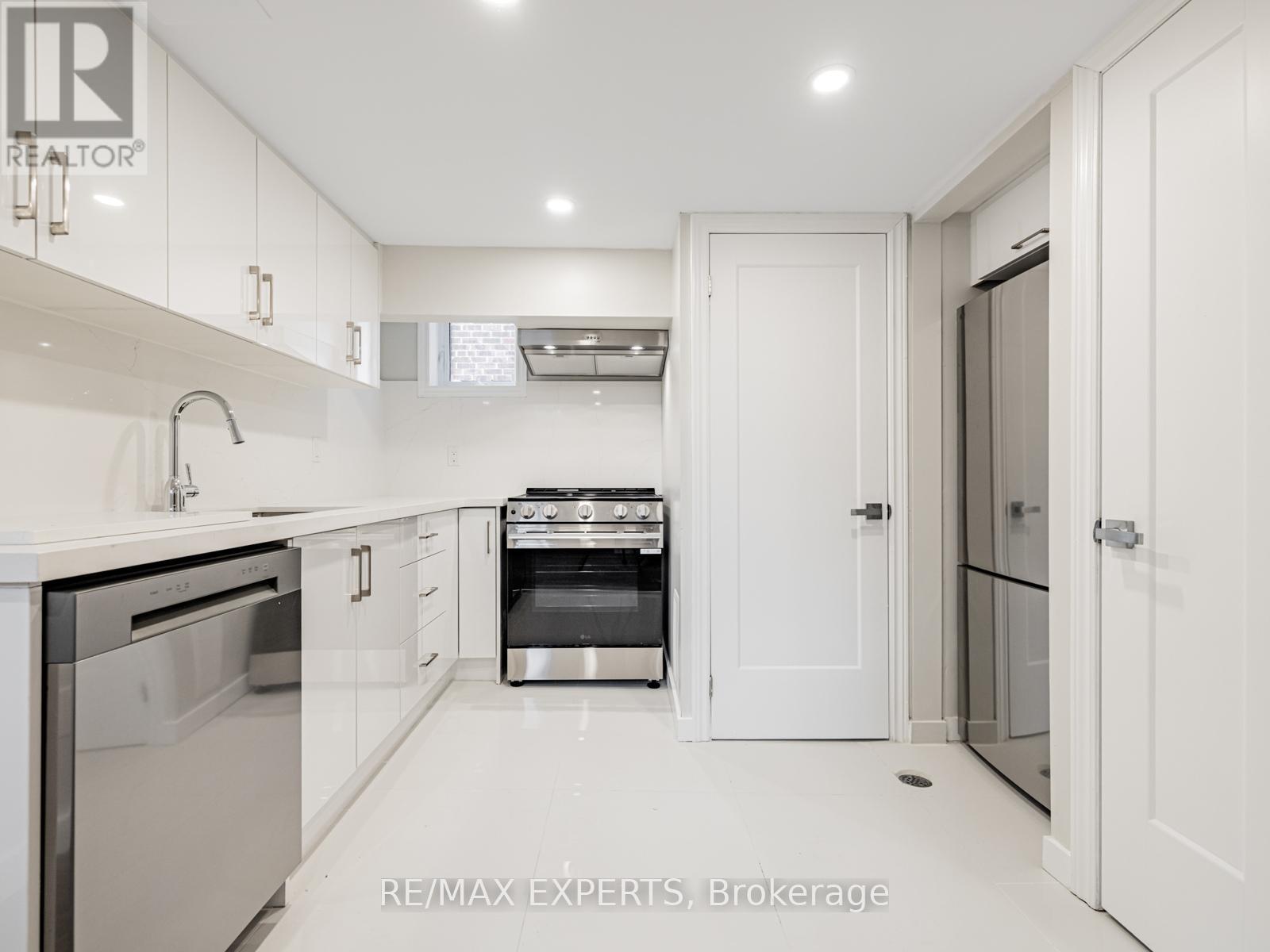 Bsmt - 2103 Avenue Road, Toronto, Ontario  M5M 4A9 - Photo 14 - C12563672