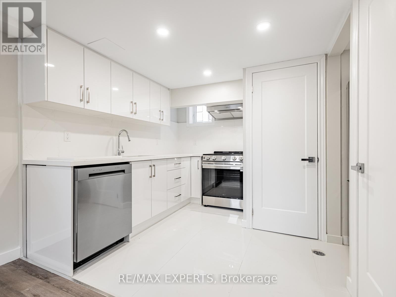 Bsmt - 2103 Avenue Road, Toronto, Ontario  M5M 4A9 - Photo 15 - C12563672