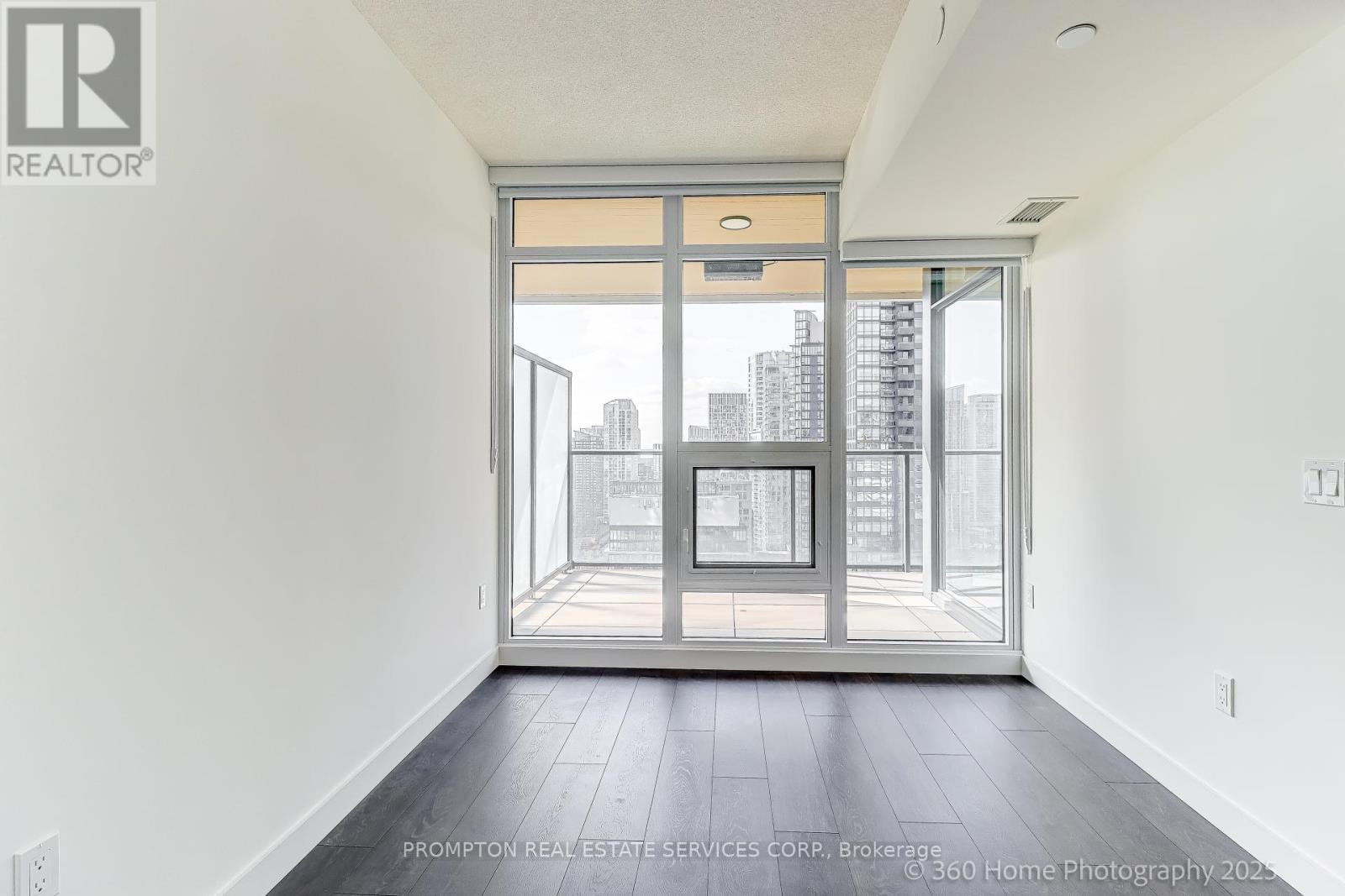 2901 - 3 Concord Cityplace Way, Toronto, Ontario  M5V 0X4 - Photo 14 - C12563680