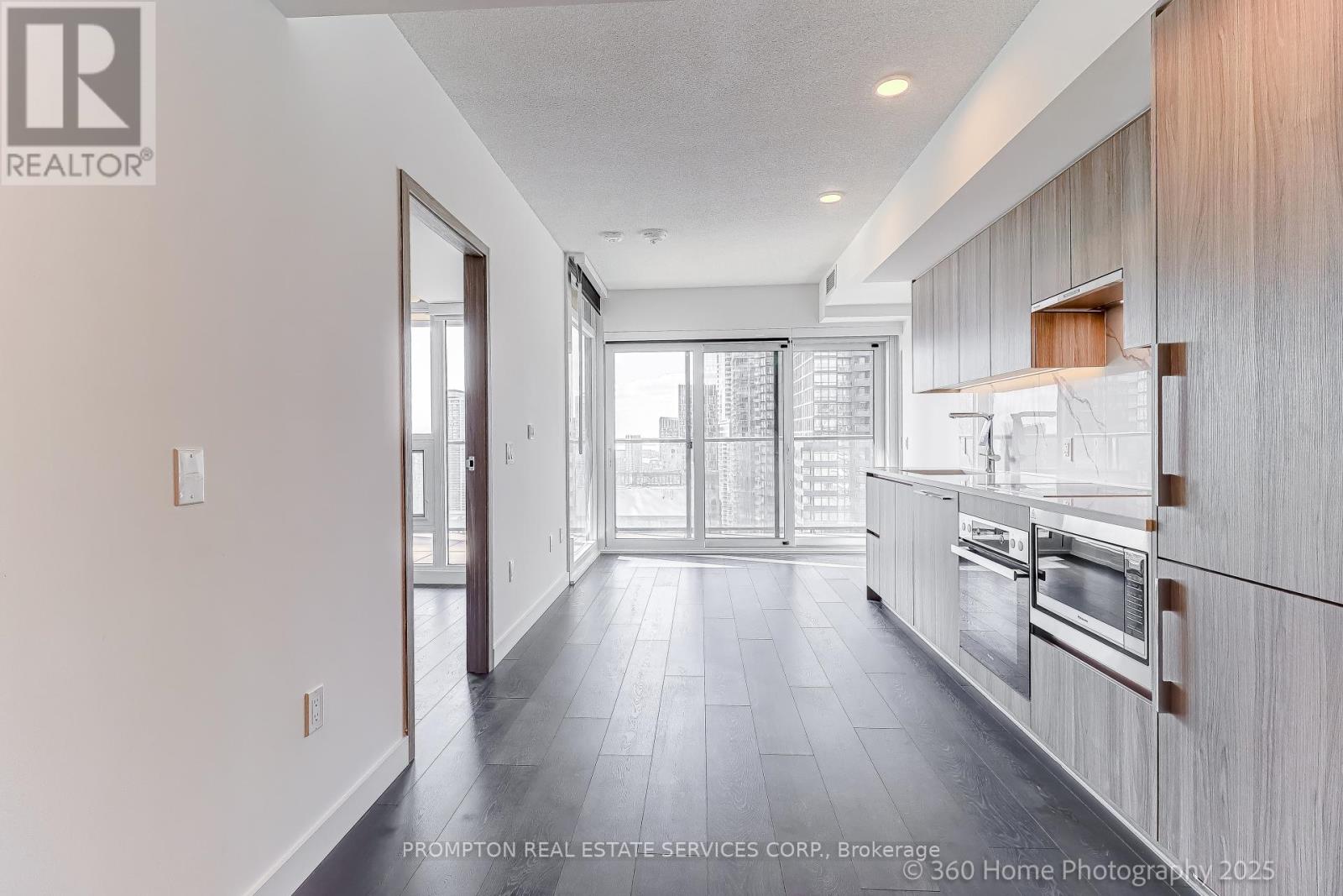 2901 - 3 Concord Cityplace Way, Toronto, Ontario  M5V 0X4 - Photo 2 - C12563680